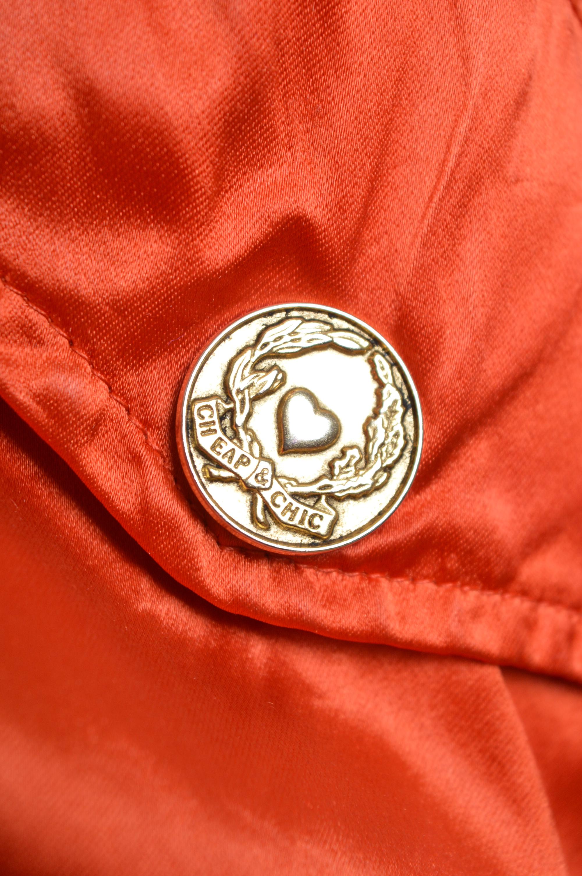 Bomber cropped in raso colorato 'LOVE IS IN THE AIR' anni '90 di Moschino in vendita 1