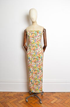 Robe bustier longue et ajustée imprimée de timbres de cartes postales colorées / Échantillon