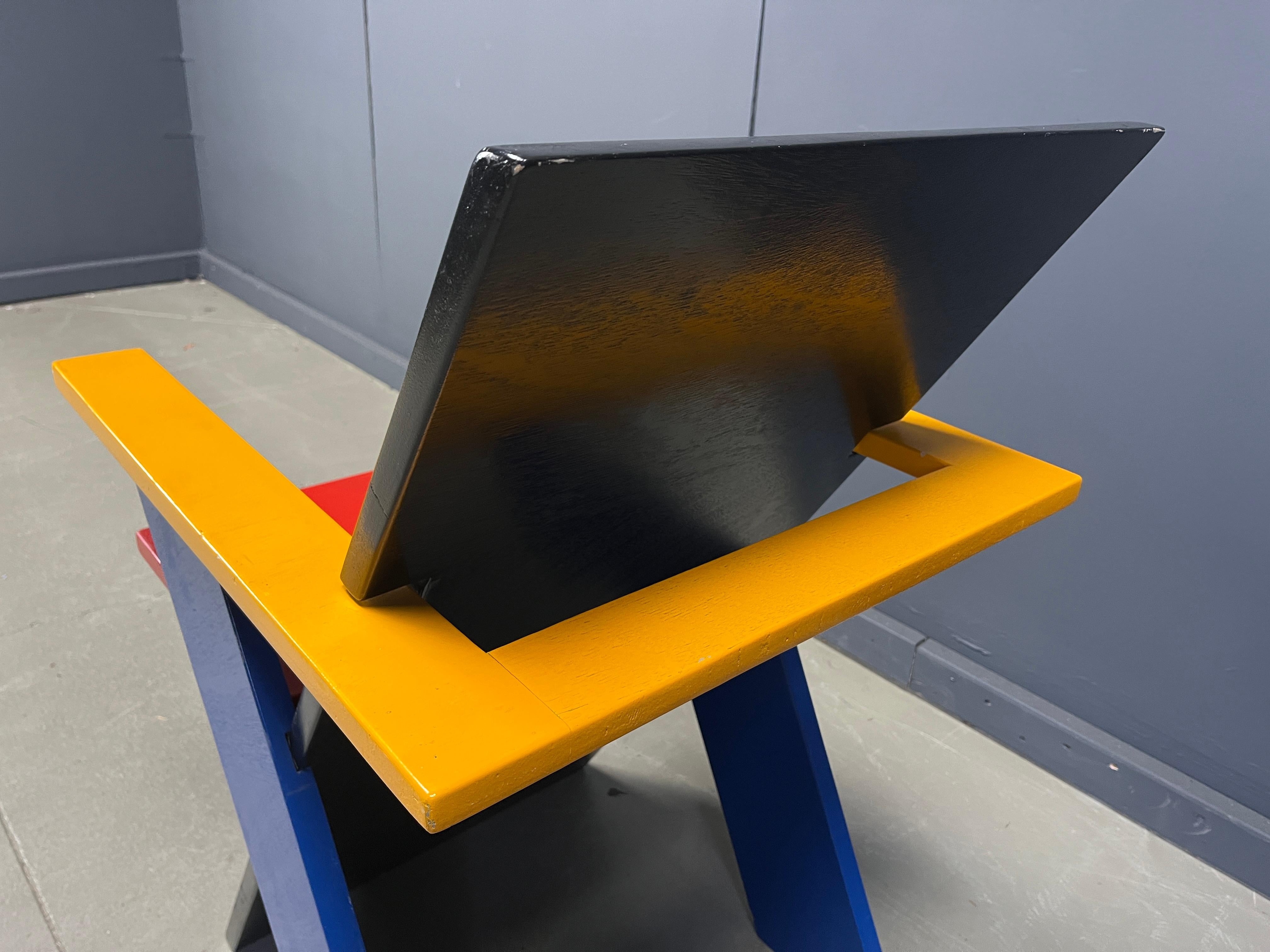 Fauteuil postmoderne coloré, années 1980 en vente 3