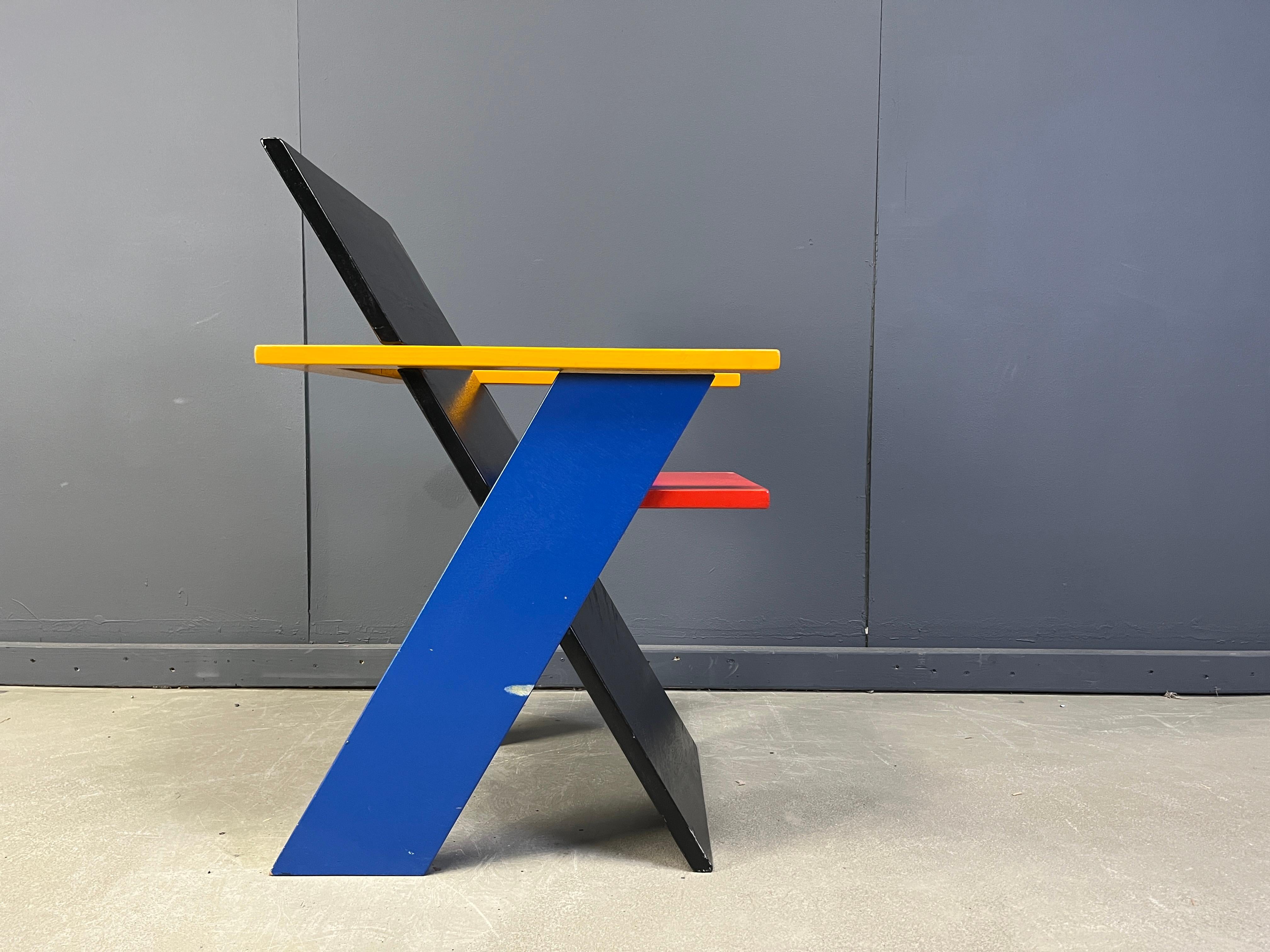 Postmoderne Fauteuil postmoderne coloré, années 1980 en vente