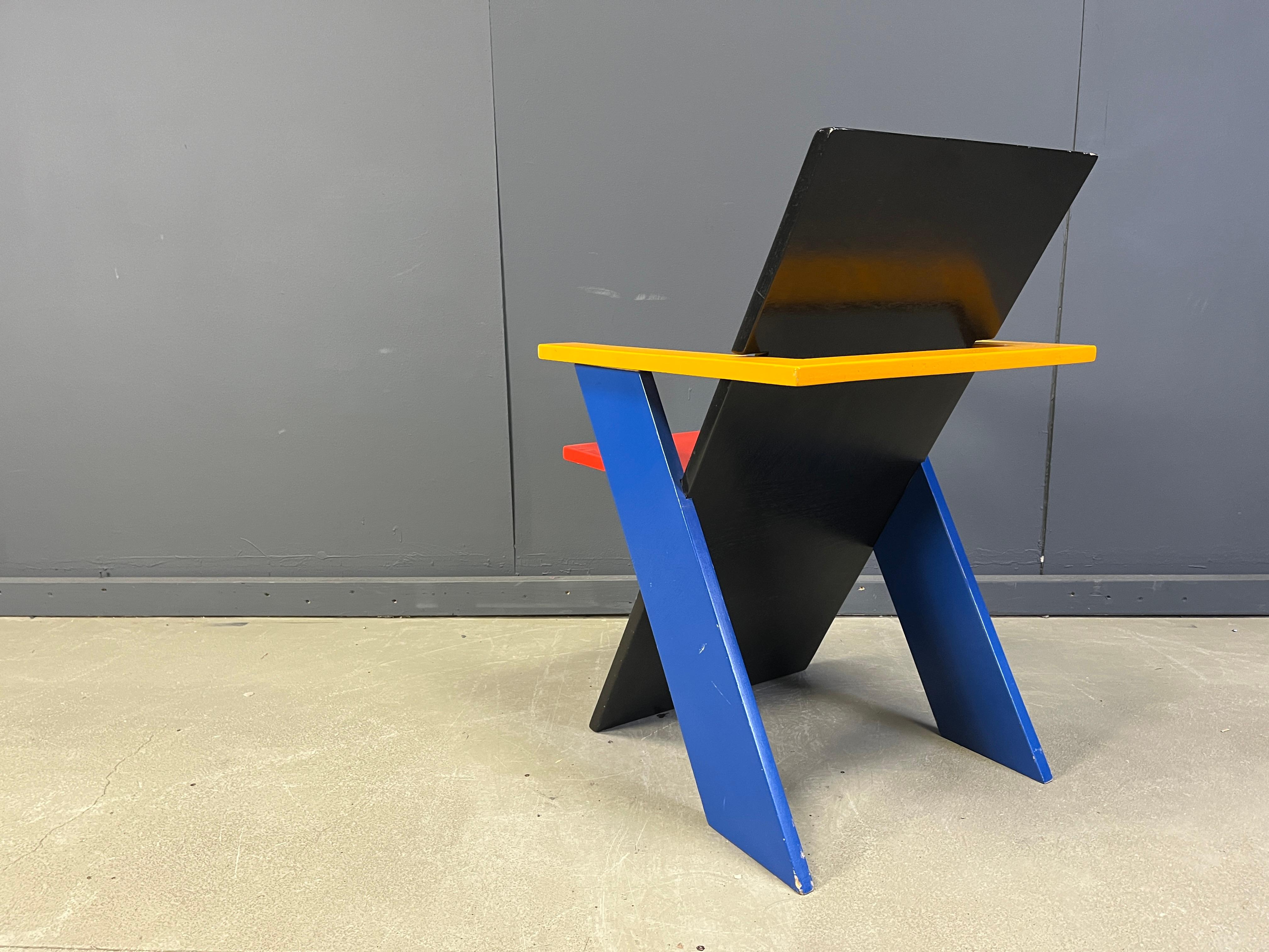 Fauteuil postmoderne coloré, années 1980 Bon état - En vente à Leuven, Vlaams Gewest