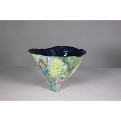 Centrotavola colorato in ceramica di forma conica finemente realizzato