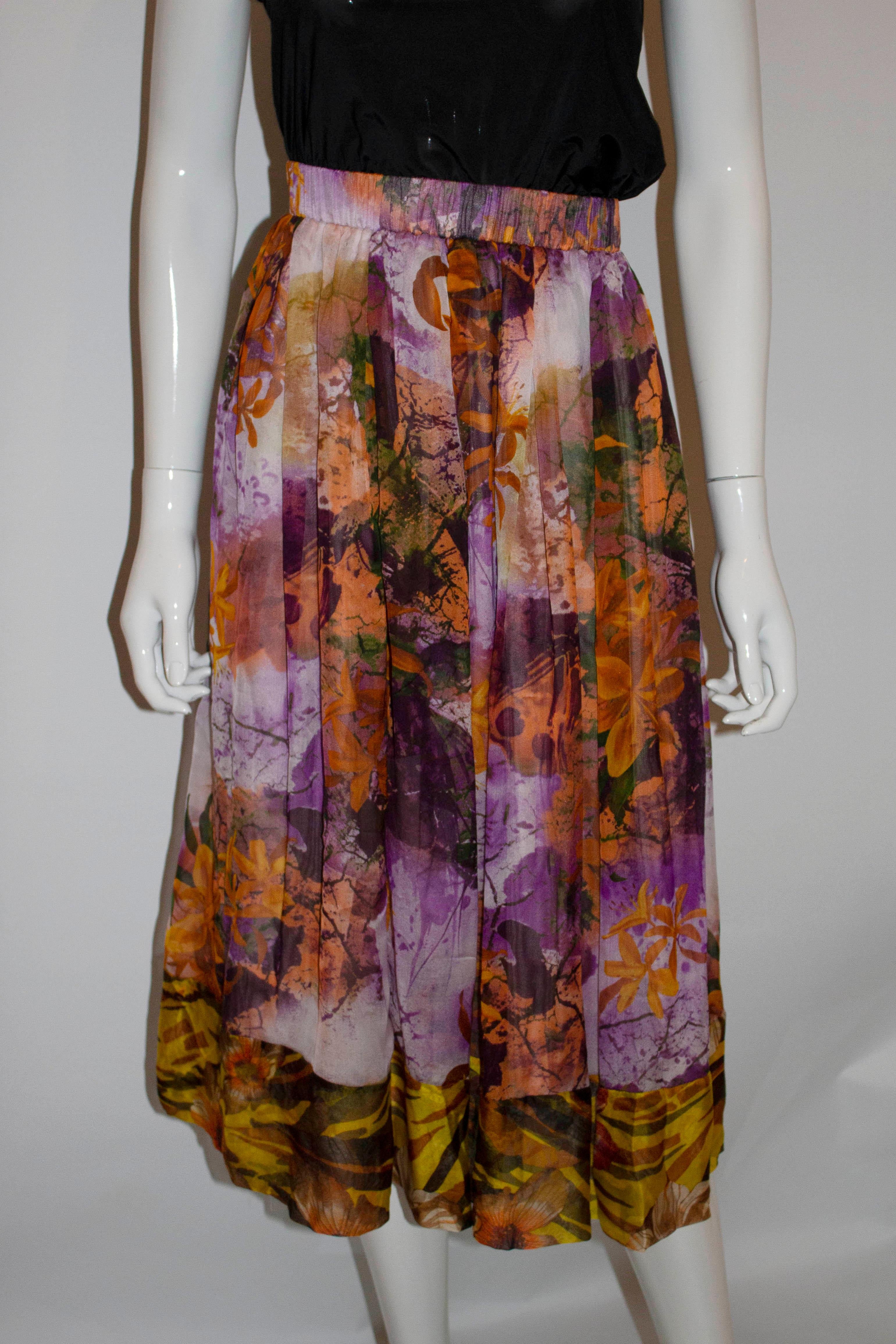 A wonderful skirt for Summer by Duro Olowa. The silk chiffon skirt is in a great mix of colours and has an elasticated waist and is fully lined. Size 36 waist 22 -27'' , length 32'' 