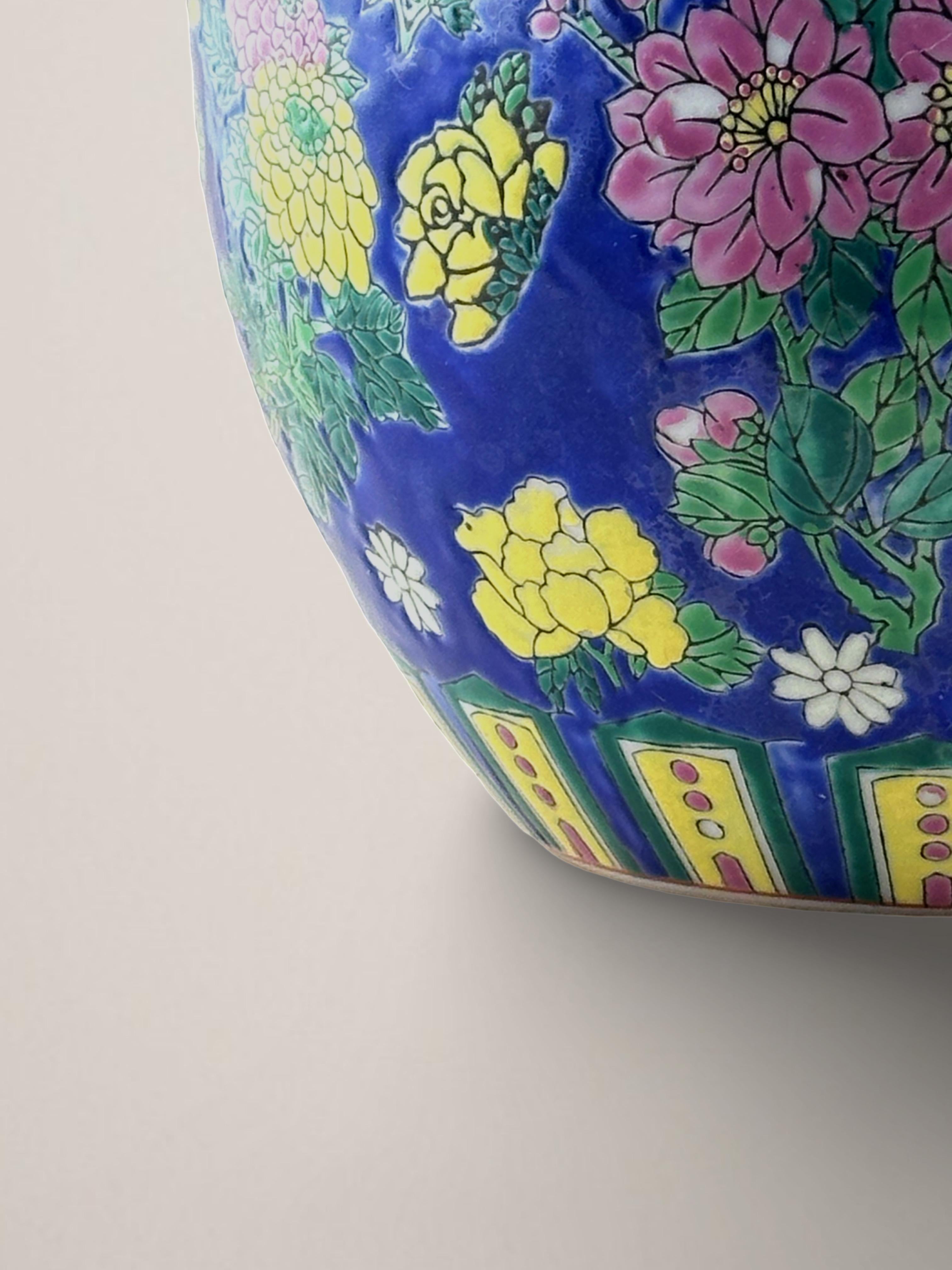 Colourful Vintage 'Straits Style' Chinese Ginger Jar  In Good Condition For Sale In Glasgow, GB