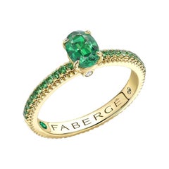 Bague cannelée Fabergé Colors of Love en or, émeraude et grenat tsavorite sur les épaules