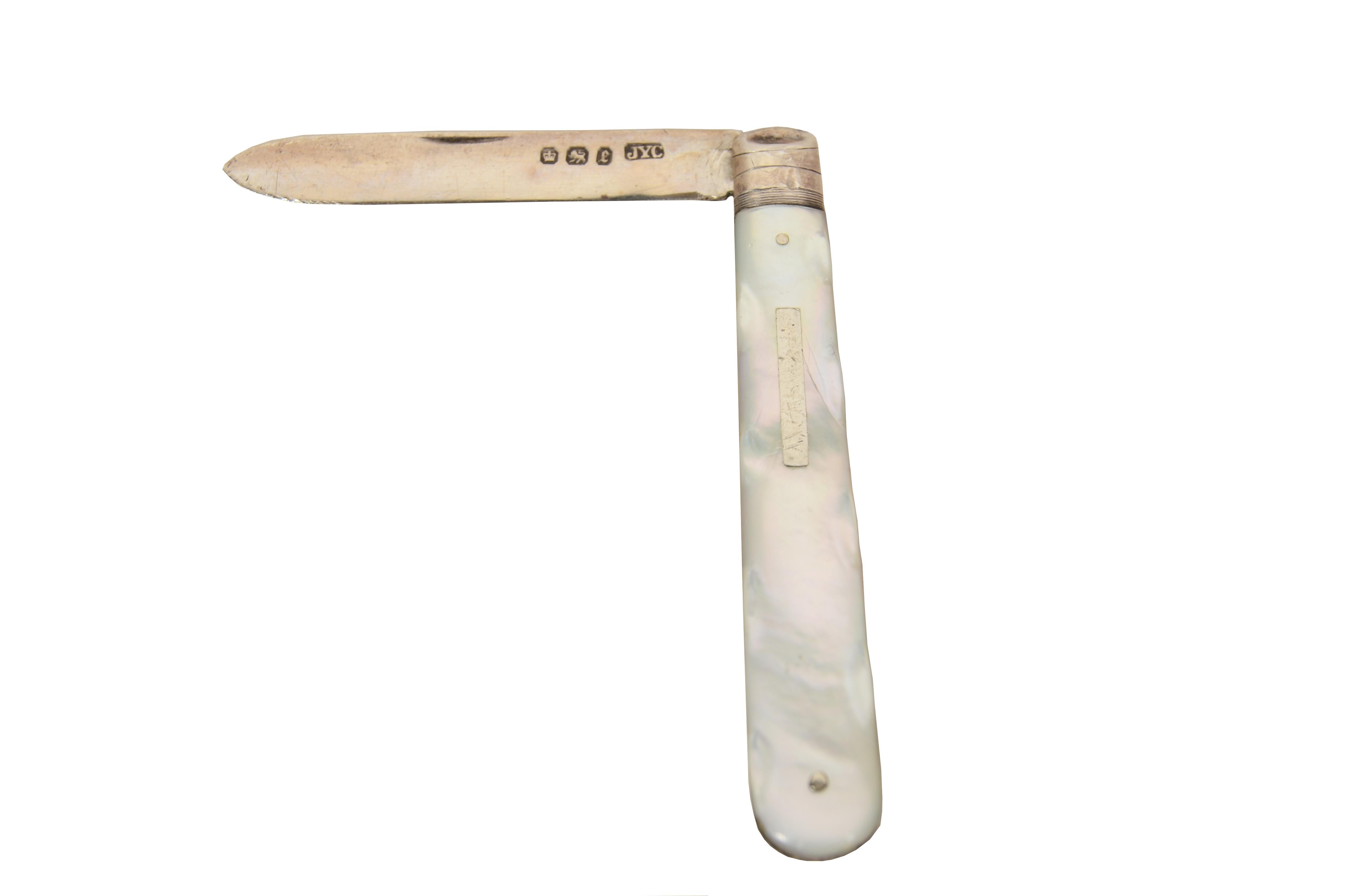 Navaja plegable para señora hoja de plata mango de nácar Mid-19th Century en venta