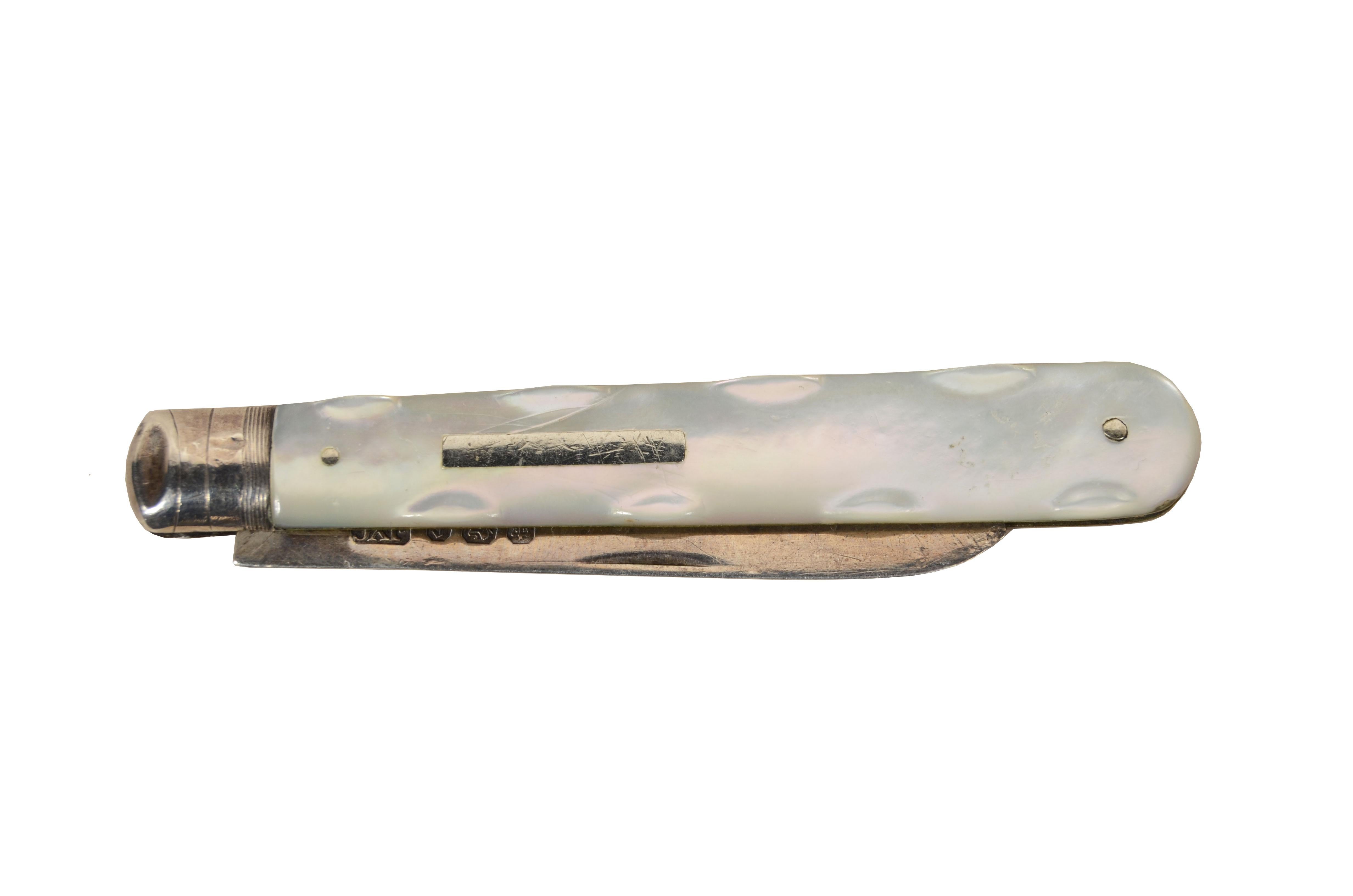 Navaja plegable para señora hoja de plata mango de nácar Silver en venta