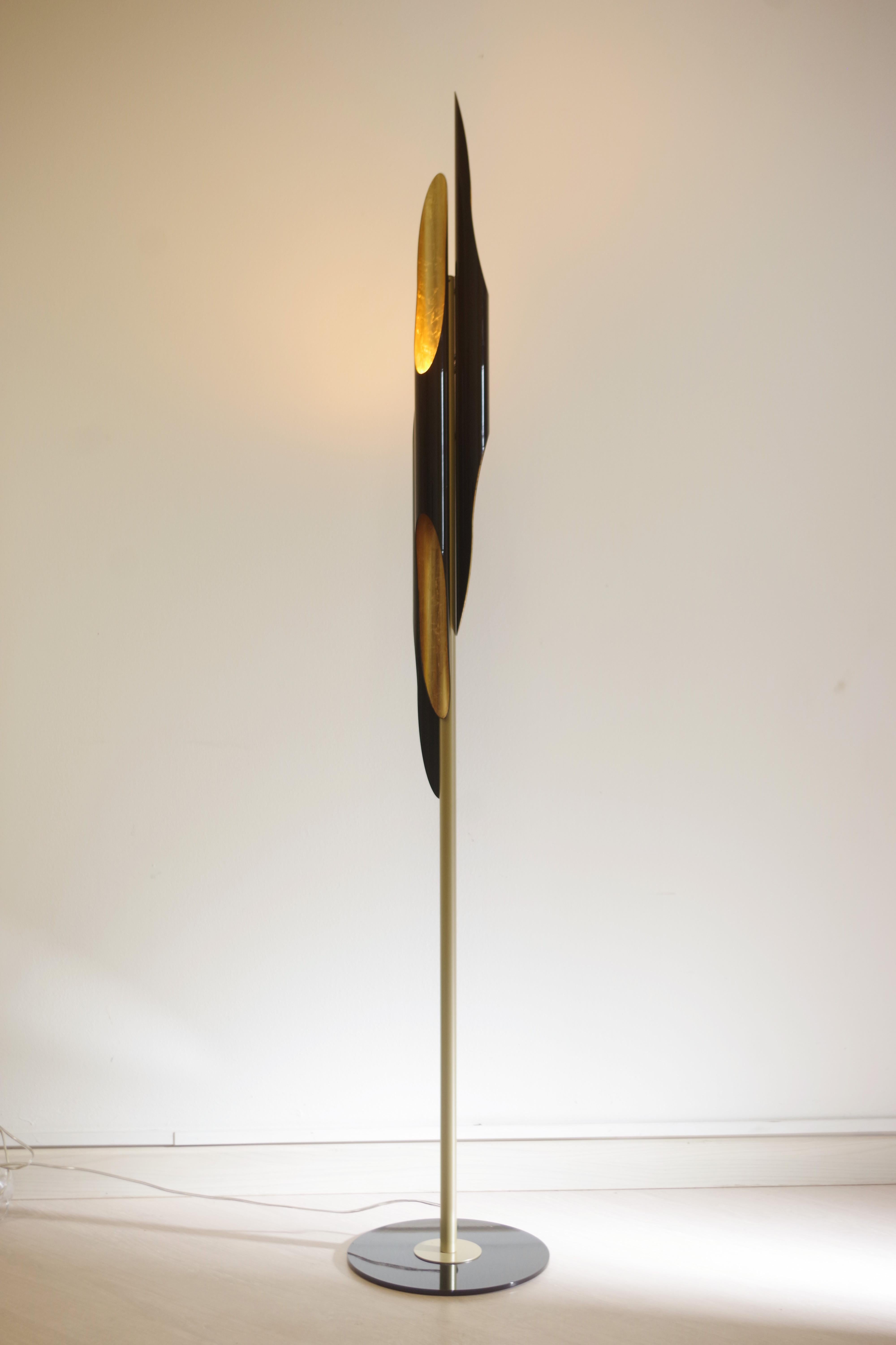 Lampadaire Coltrane - Éclairage de luxe moderne en laiton et noir mat en vente 3