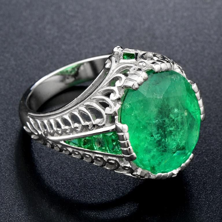 Oval Cut Columbia Emerald 6.983 Carat Cocktail Ring