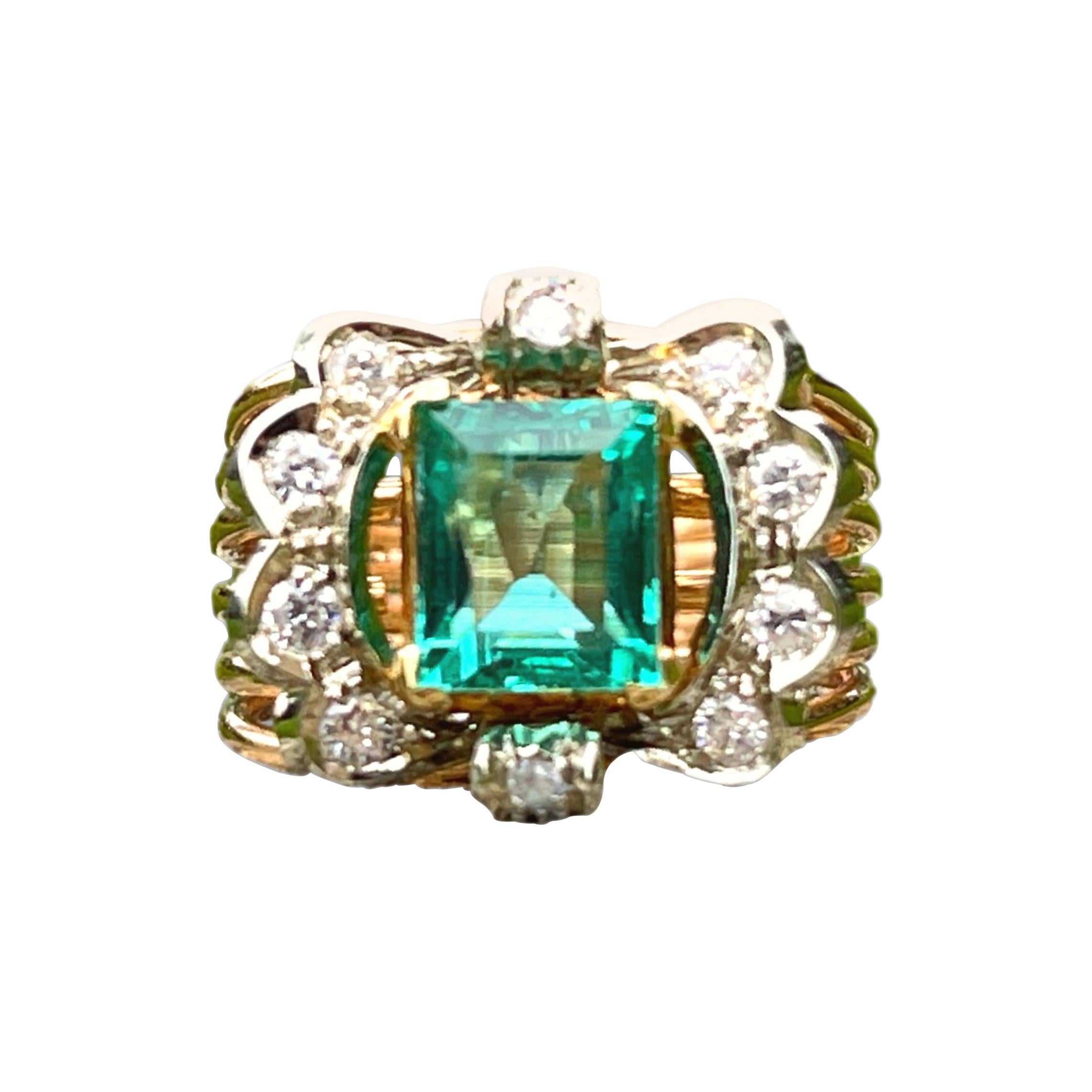 Columbia Smaragd- und Diamant-Cluster-Ring aus 18 Karat Gelbgold im Angebot
