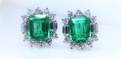 Columbia Emerald White Gold Diamond Earrings, Insignificant Oil