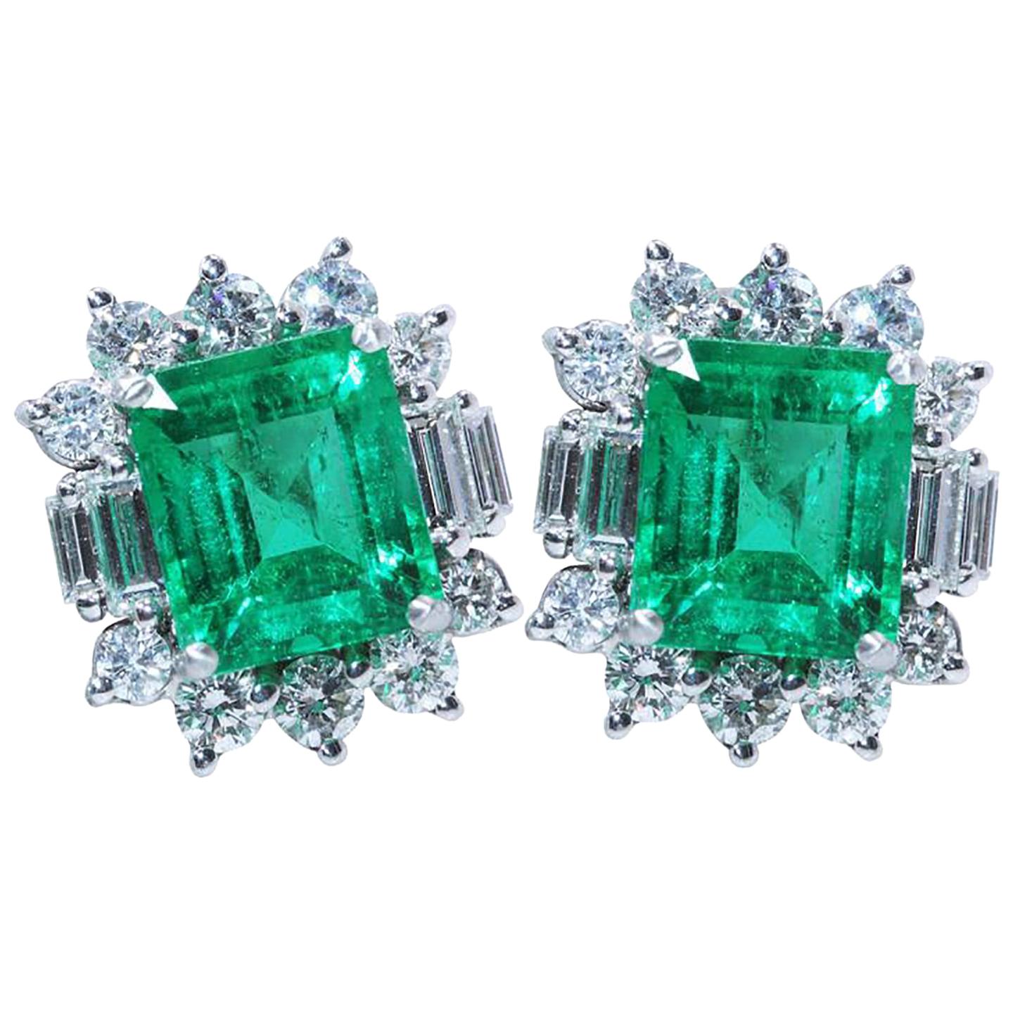 Columbia Emerald White Gold Diamond Earrings, Insignificant Oil For Sale