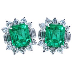 Columbia Emerald White Gold Diamond Earrings, Insignificant Oil