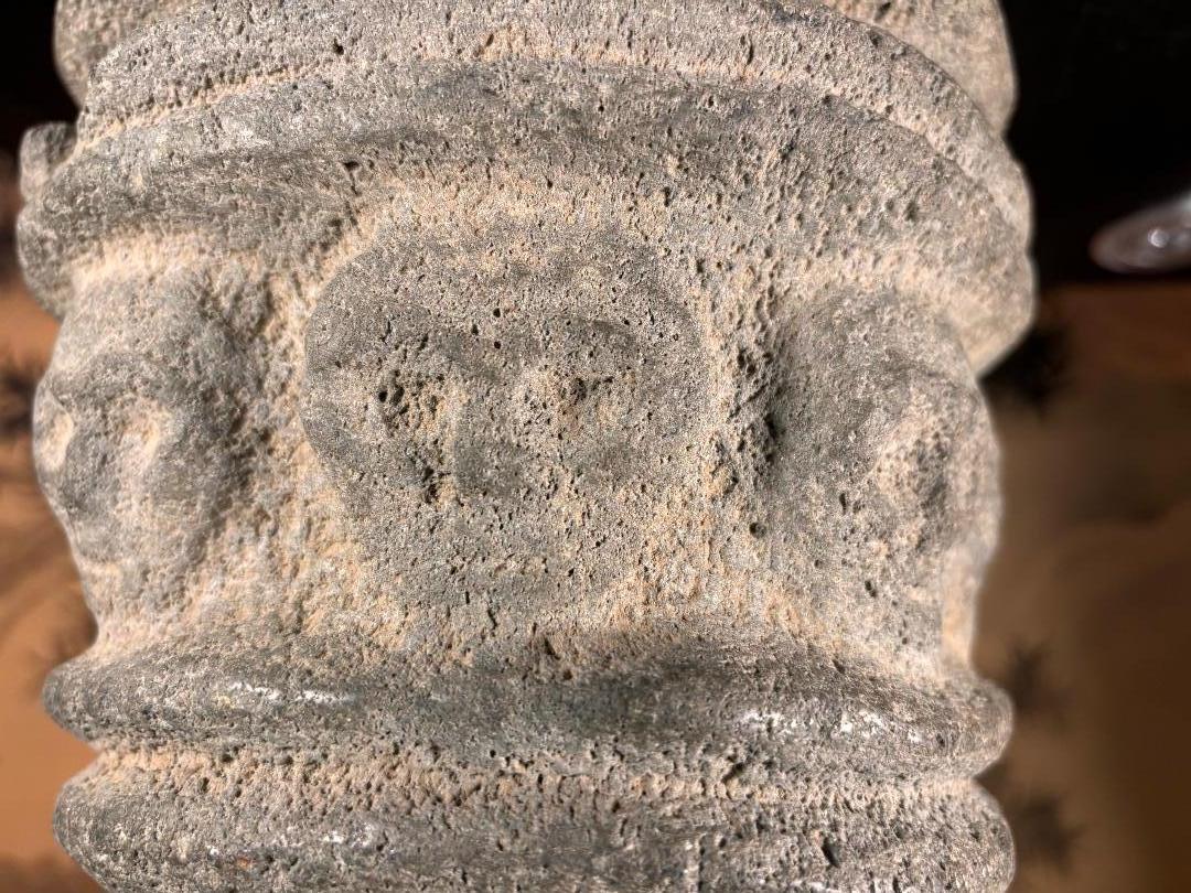 Río Columbia Masivo  Mortero Ceremonial de Piedra Tallada Pre Contacto Nueve Efigies en venta 3