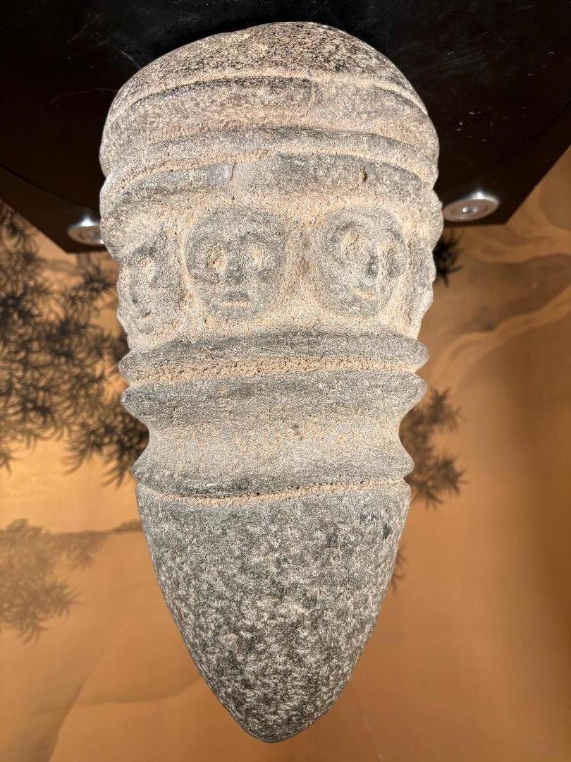 Río Columbia Masivo  Mortero Ceremonial de Piedra Tallada Pre Contacto Nueve Efigies Tallado a mano en venta