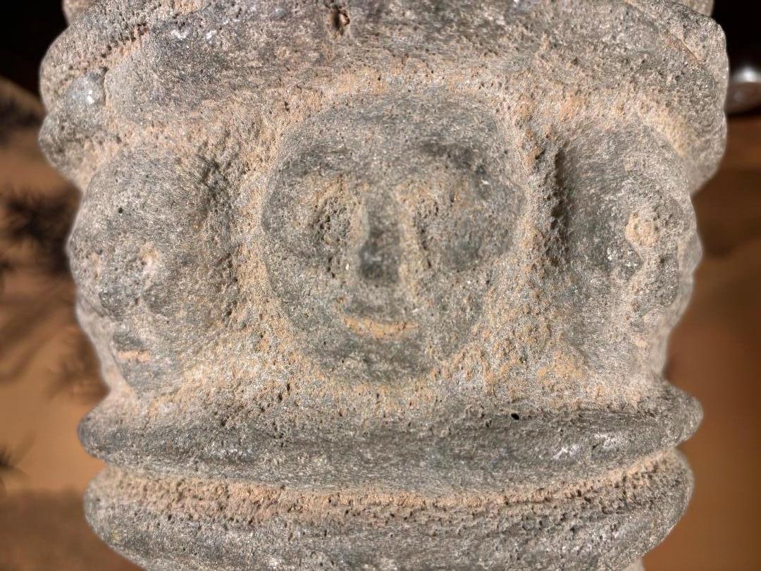 Río Columbia Masivo  Mortero Ceremonial de Piedra Tallada Pre Contacto Nueve Efigies en venta 1