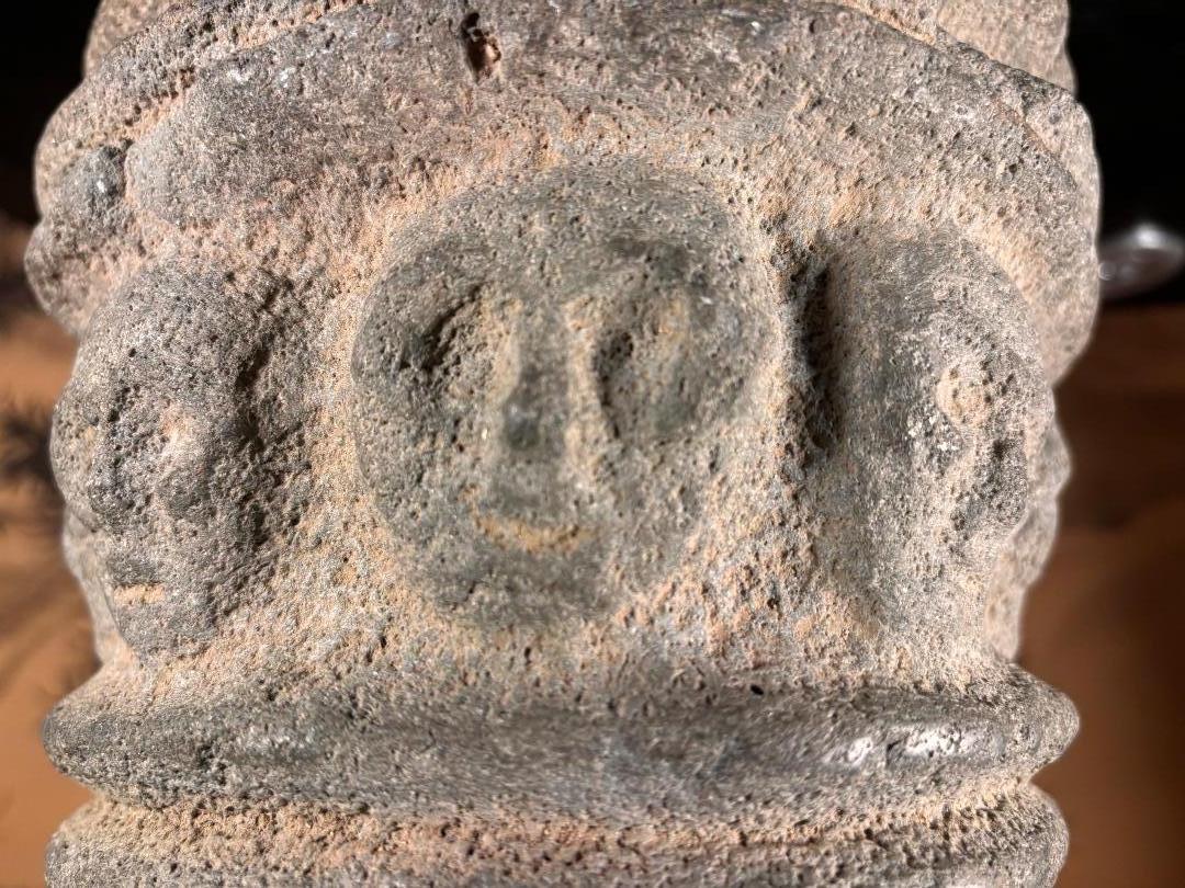 Río Columbia Masivo  Mortero Ceremonial de Piedra Tallada Pre Contacto Nueve Efigies en venta 2