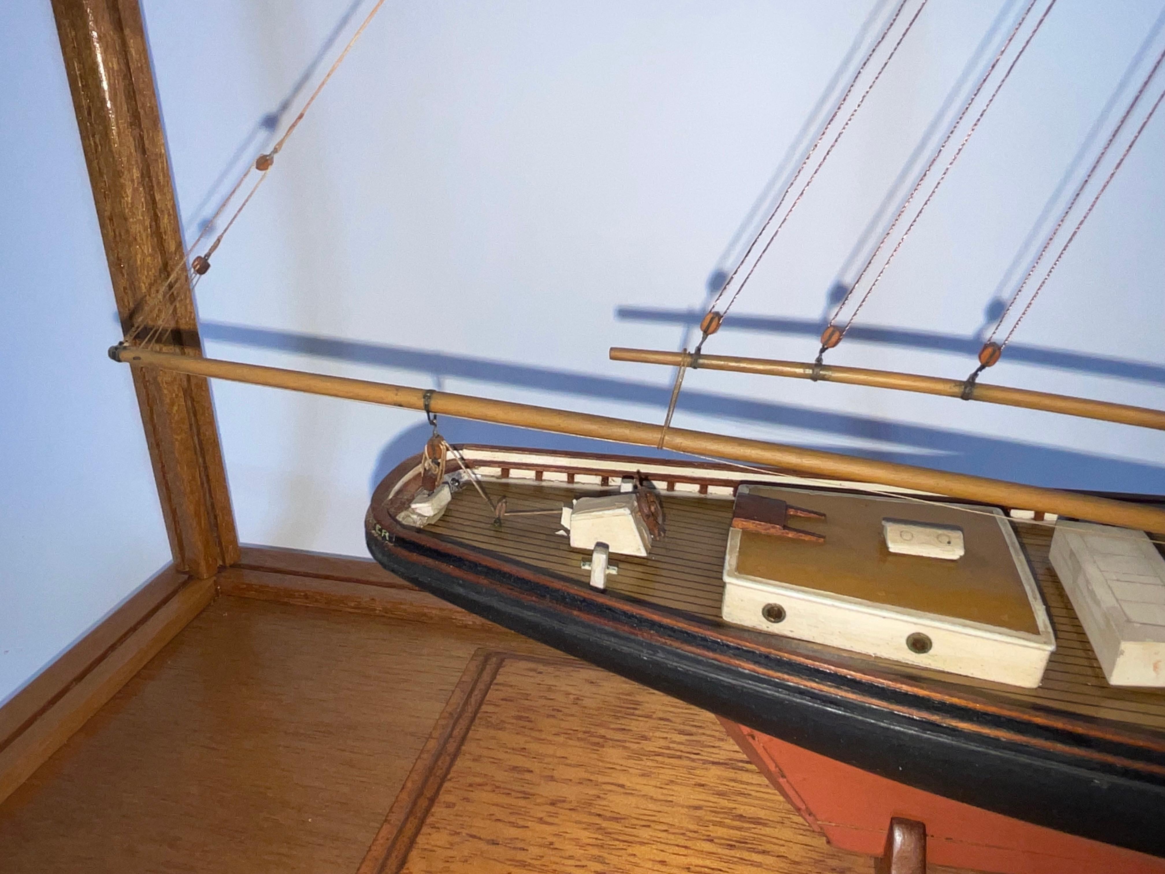 Modello di nave goletta Columbia in valigia in vendita 5