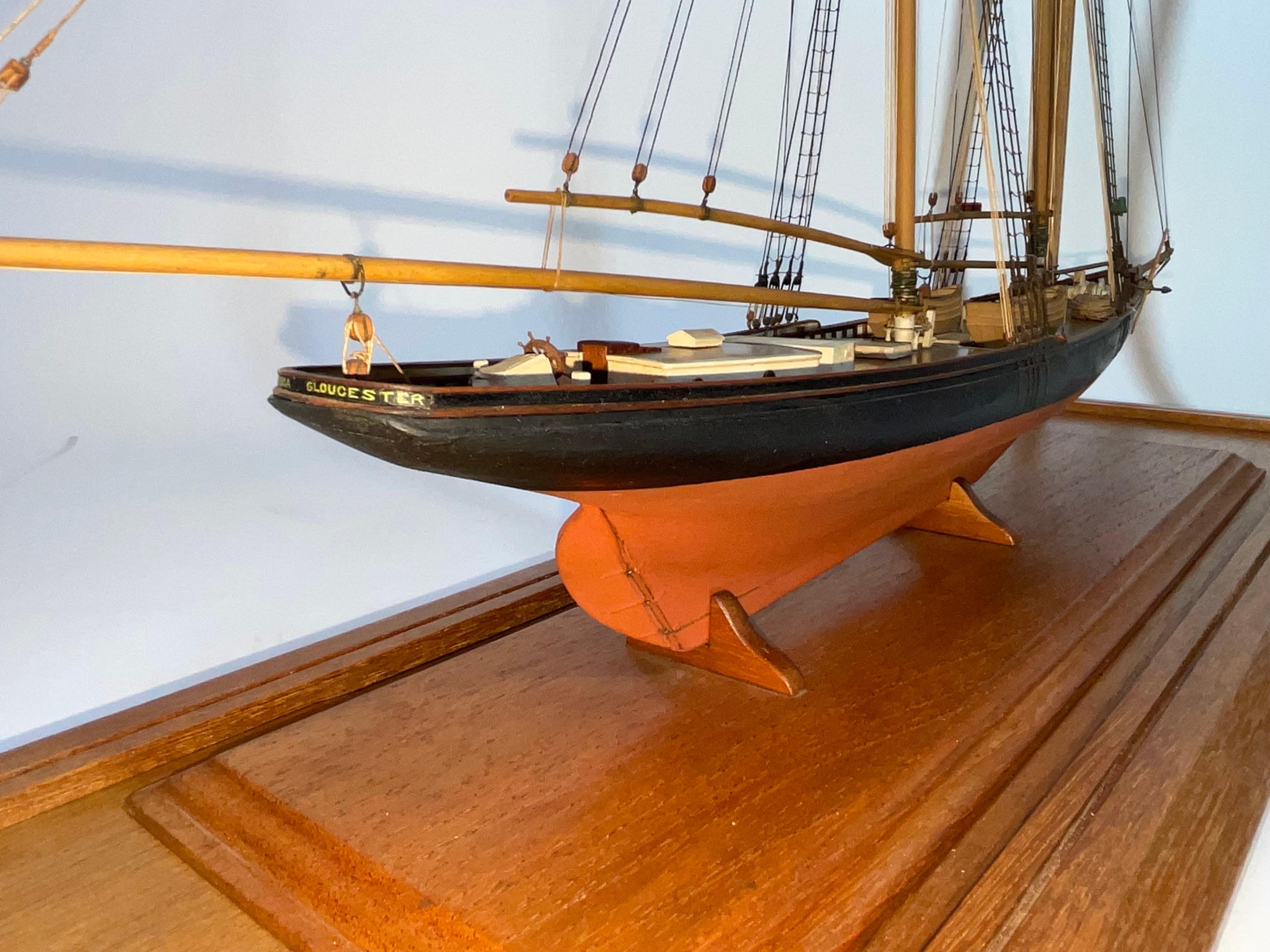 Modello di nave goletta Columbia in valigia in vendita 6