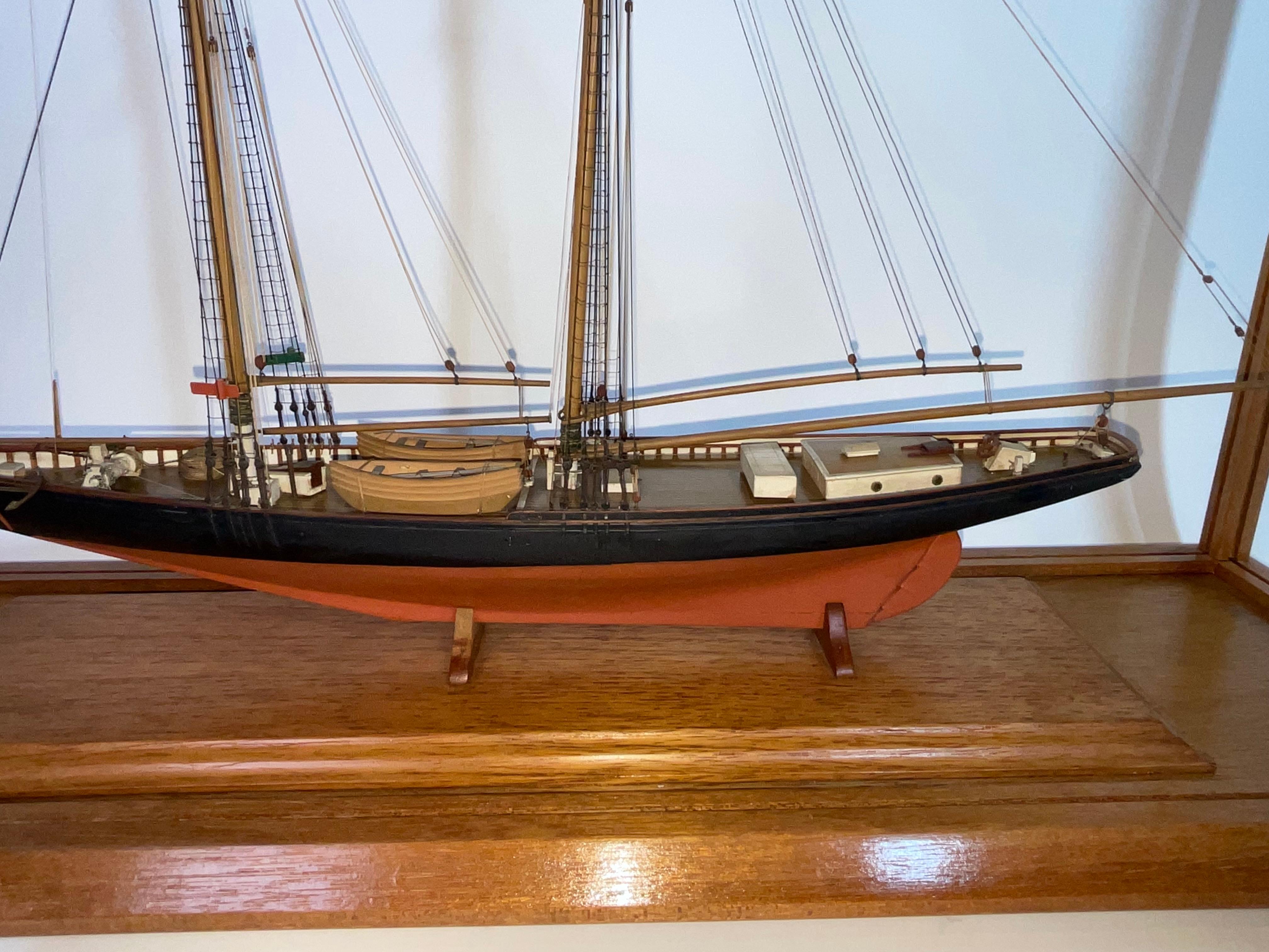 Modello di nave goletta Columbia in valigia in vendita 12