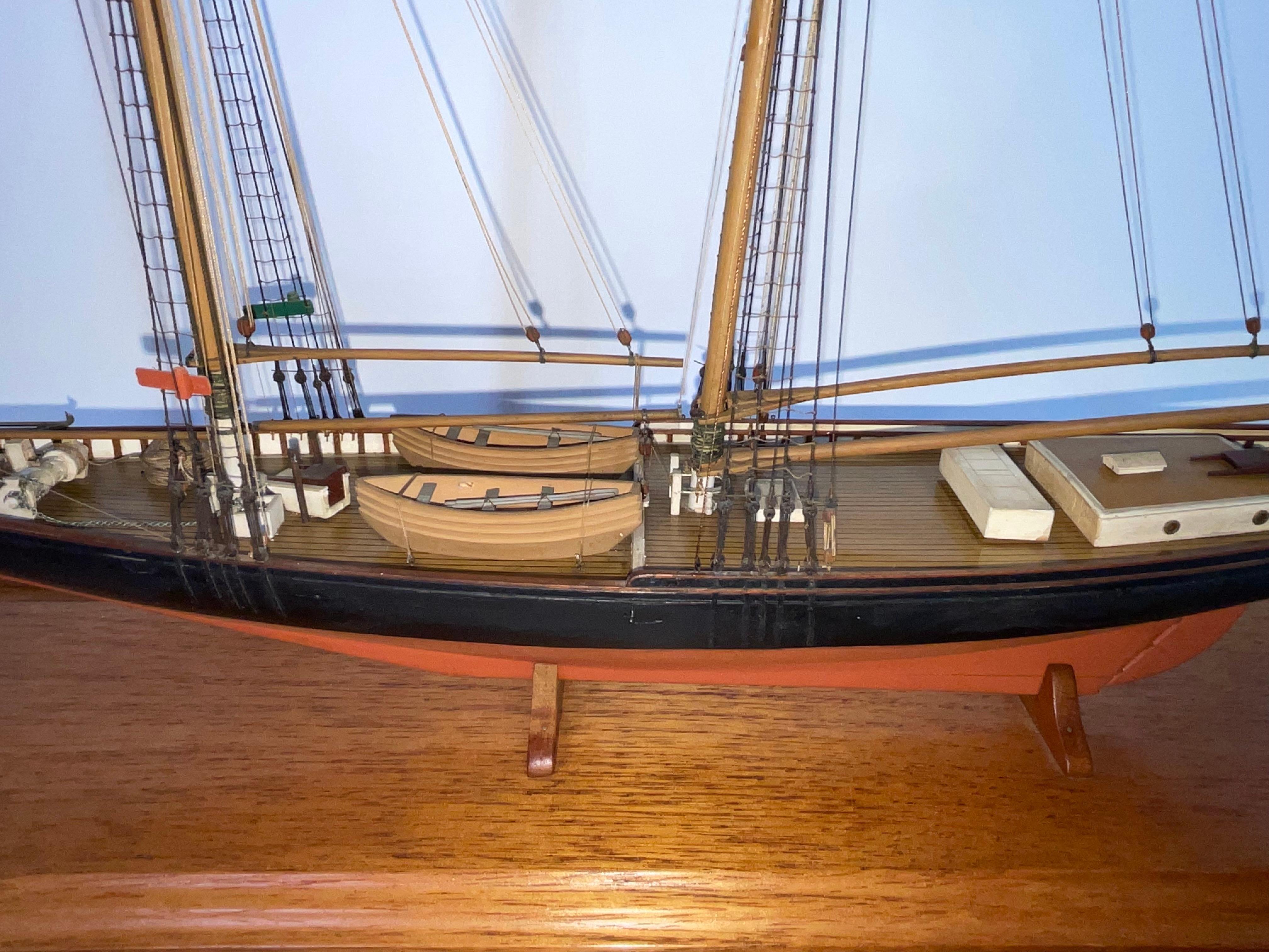 Modello di nave goletta Columbia in valigia in vendita 13