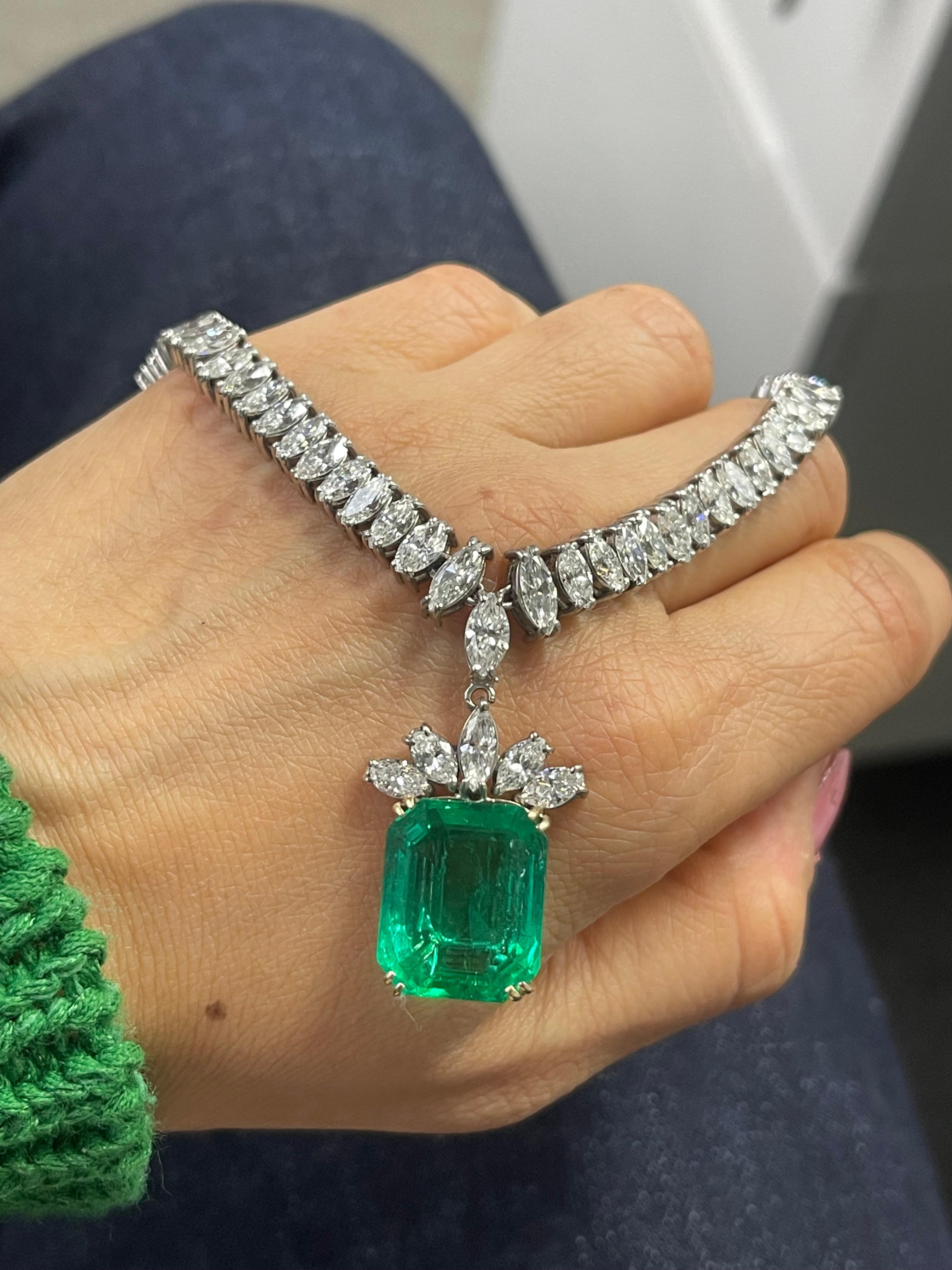 Columbian Emerald 13.90 Carats And Diamond Necklace, Gubelin Certified. In Excellent Condition In New York, NY