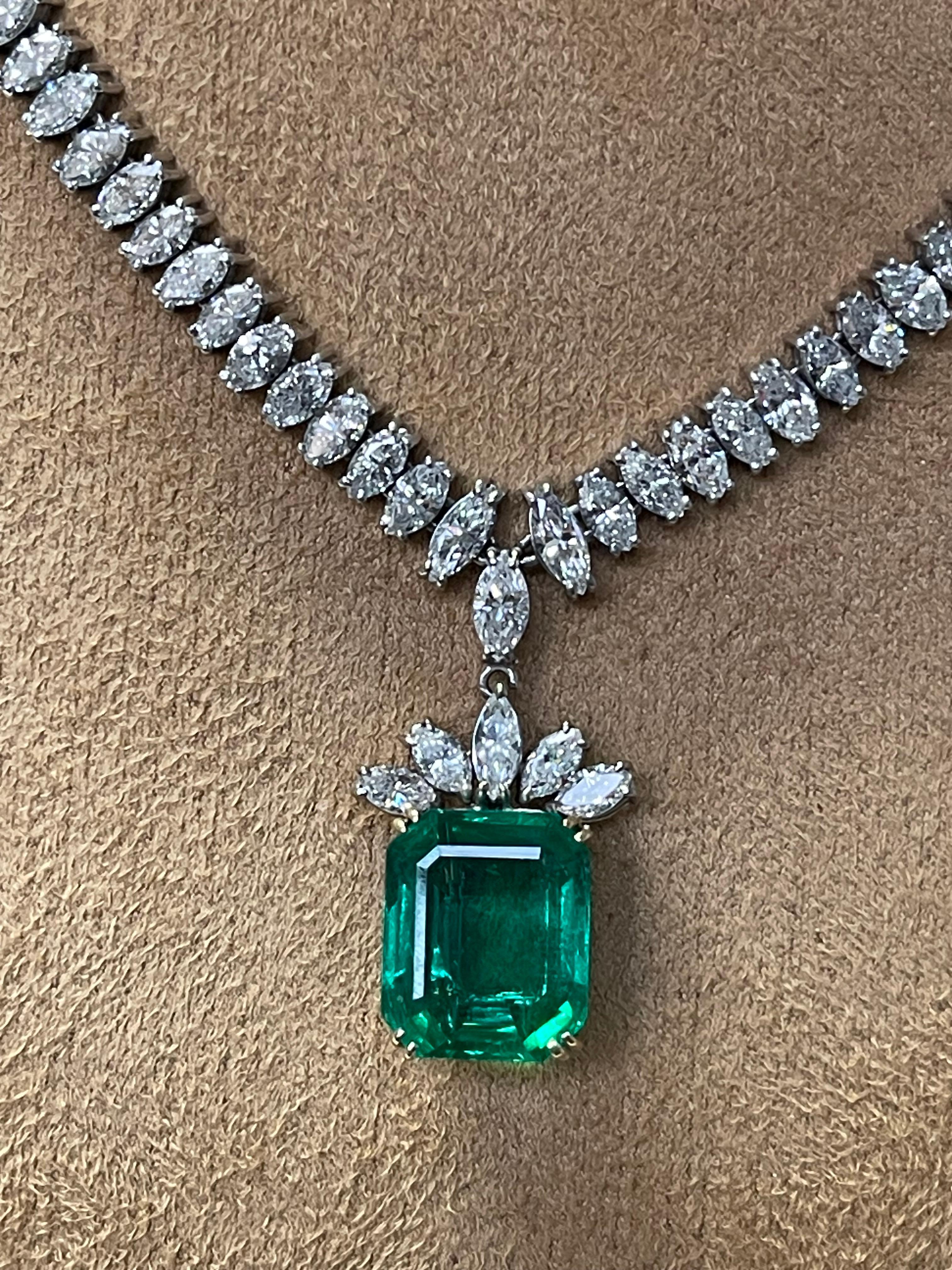 Women's Columbian Emerald 13.90 Carats And Diamond Necklace, Gubelin Certified.