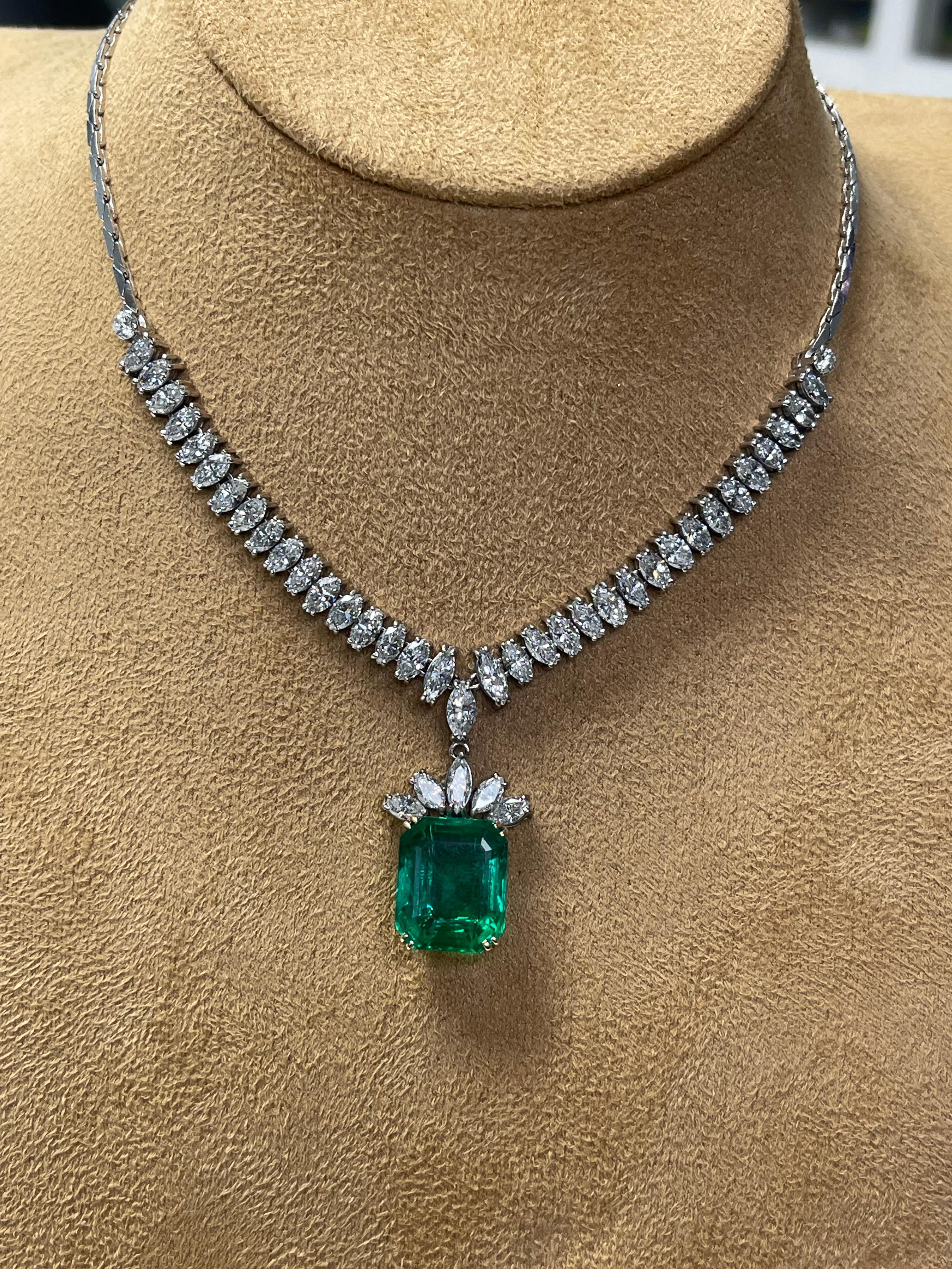 Columbian Emerald 13.90 Carats And Diamond Necklace, Gubelin Certified. 2