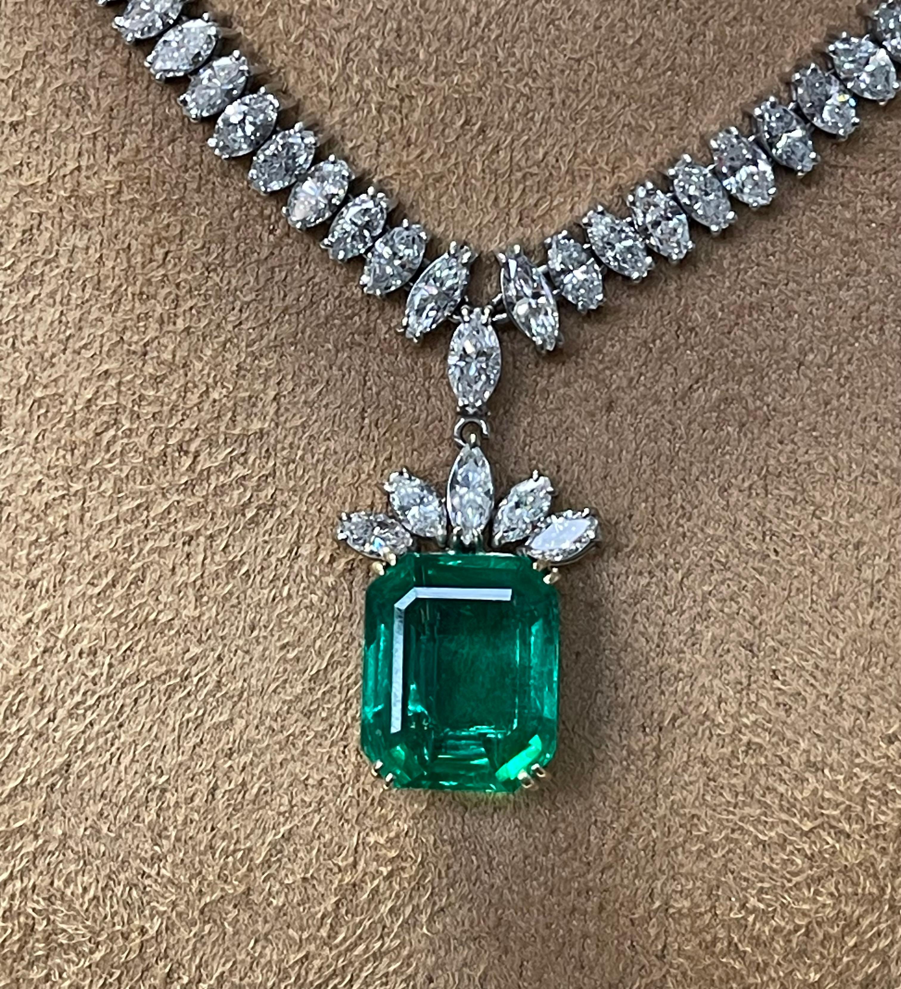 Columbian Emerald 13.90 Carats And Diamond Necklace, Gubelin Certified. 3