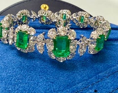 Bracelet d'émeraudes de Colombie et de diamants en or blanc 18 carats.