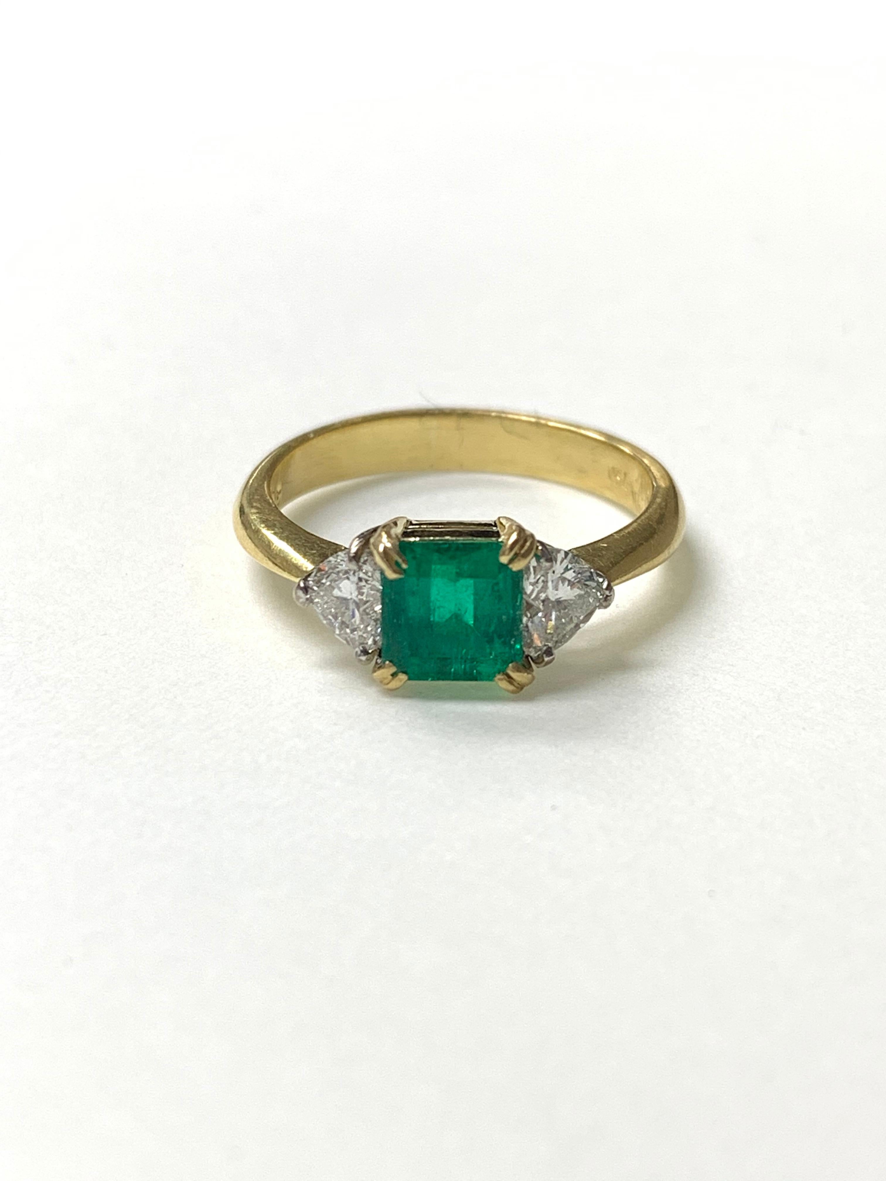 Emerald and Diamond Engagement Ring in 18 Karat White Gold In New Condition For Sale In New York, NY