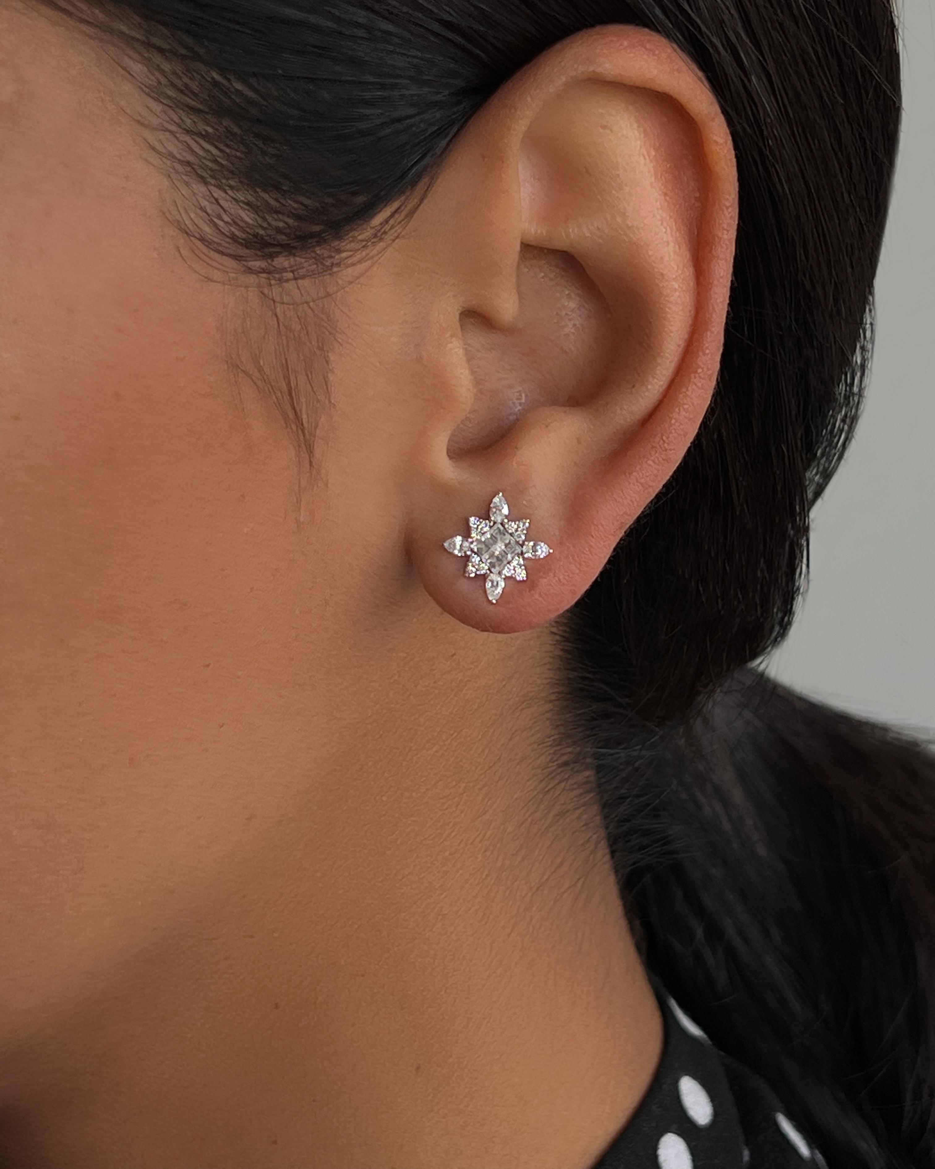 Columbianische austauschbare Ohrringe aus 18 Karat Weißgold mit Smaragd und Diamant Damen im Angebot