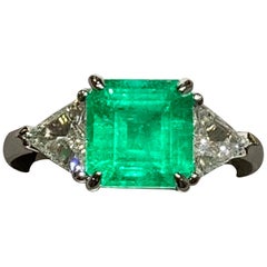 Columbian Emerald and Diamond Platinum Ring