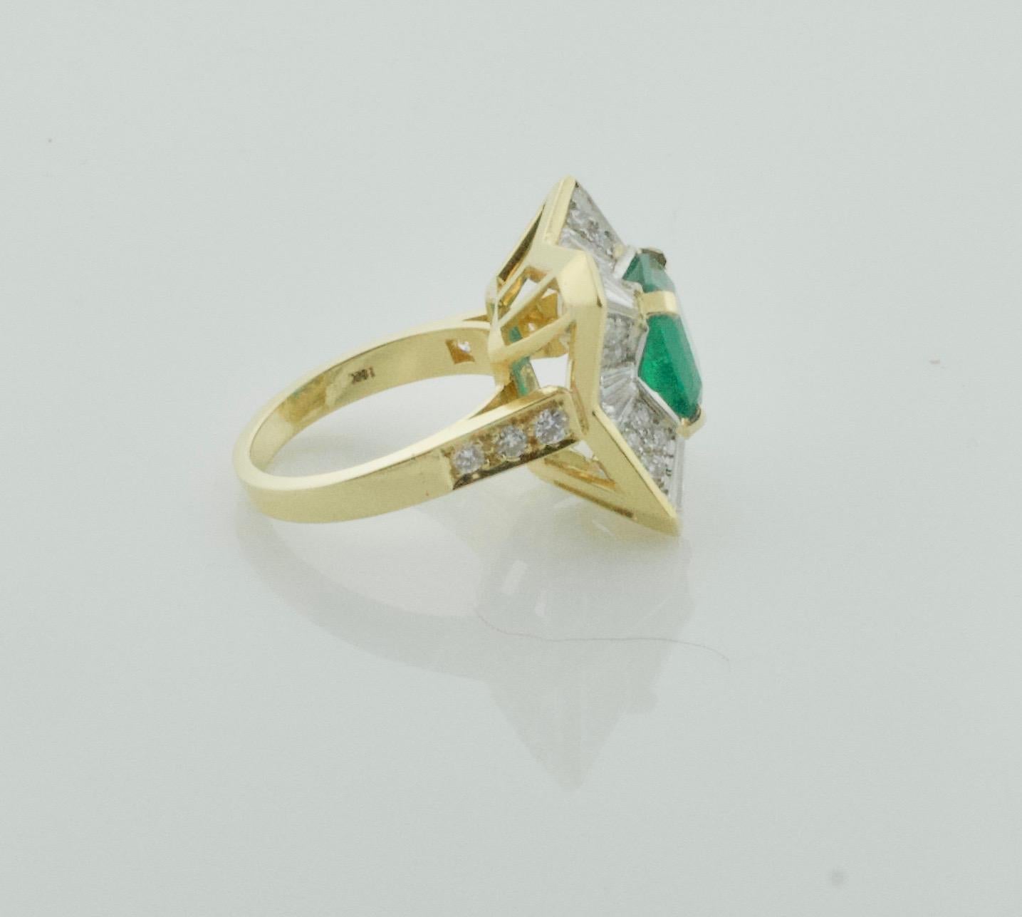 Colombian Emerald and Diamond Ring 3.27 with GIA Certification in 18 Karat In New Condition For Sale In Wailea, HI
