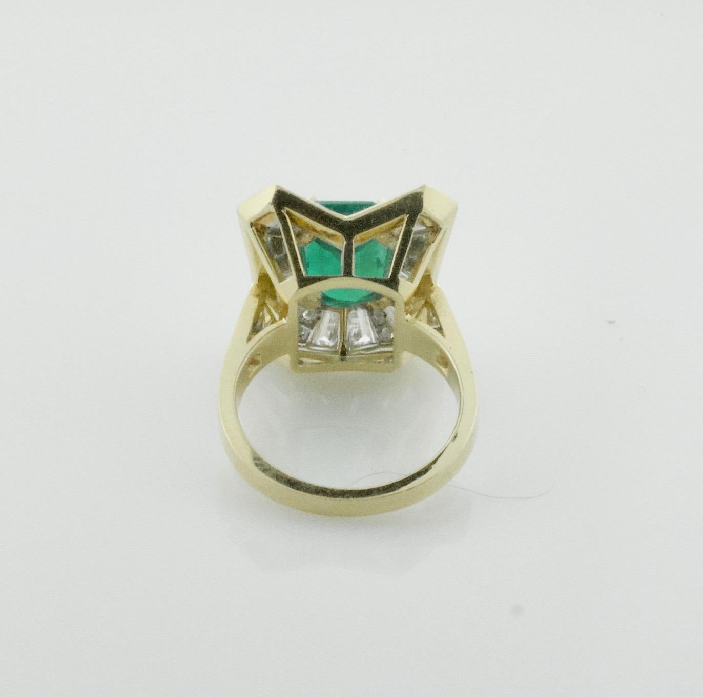 Women's or Men's Colombian Emerald and Diamond Ring 3.27 with GIA Certification in 18 Karat For Sale