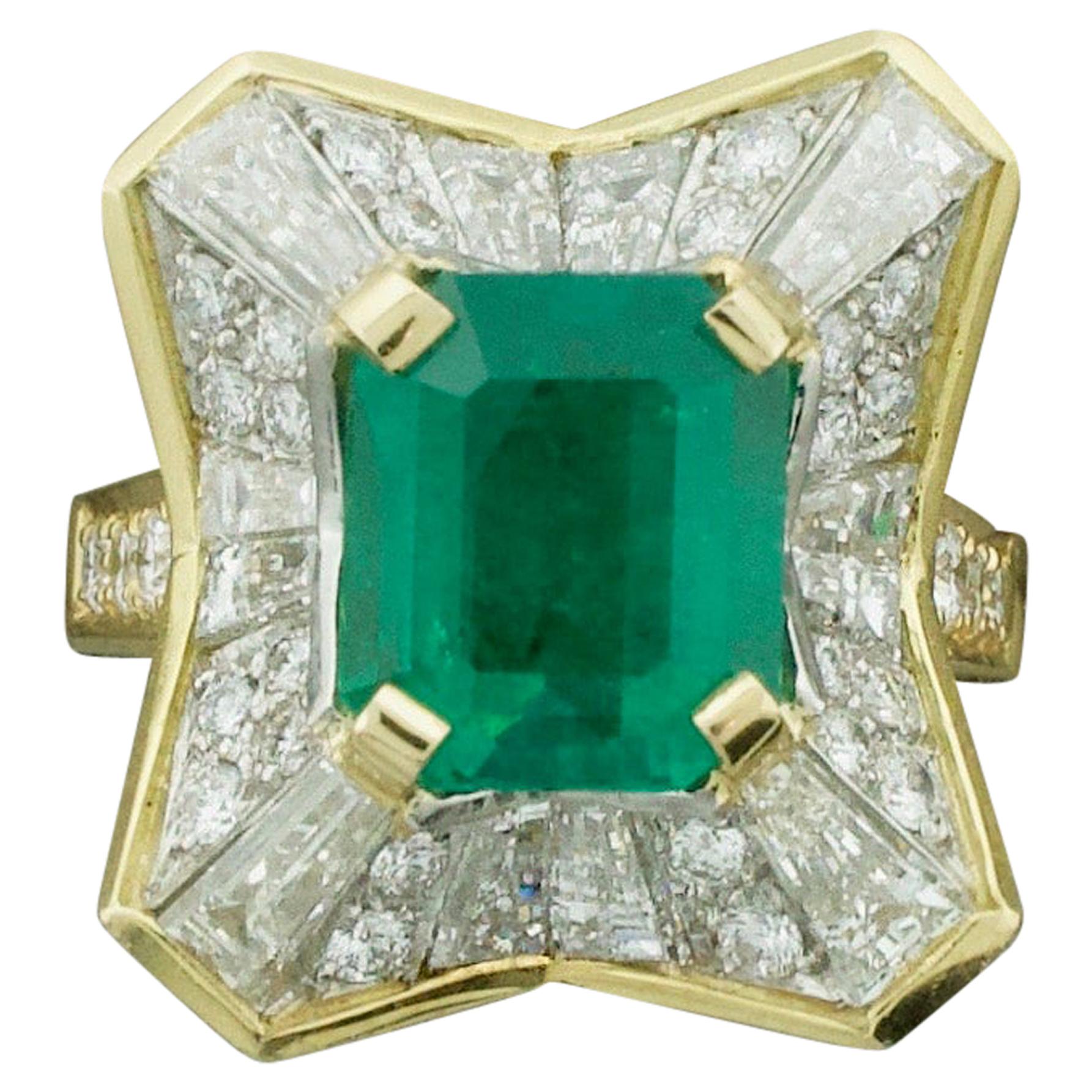 Colombian Emerald and Diamond Ring 3.27 with GIA Certification in 18 Karat For Sale