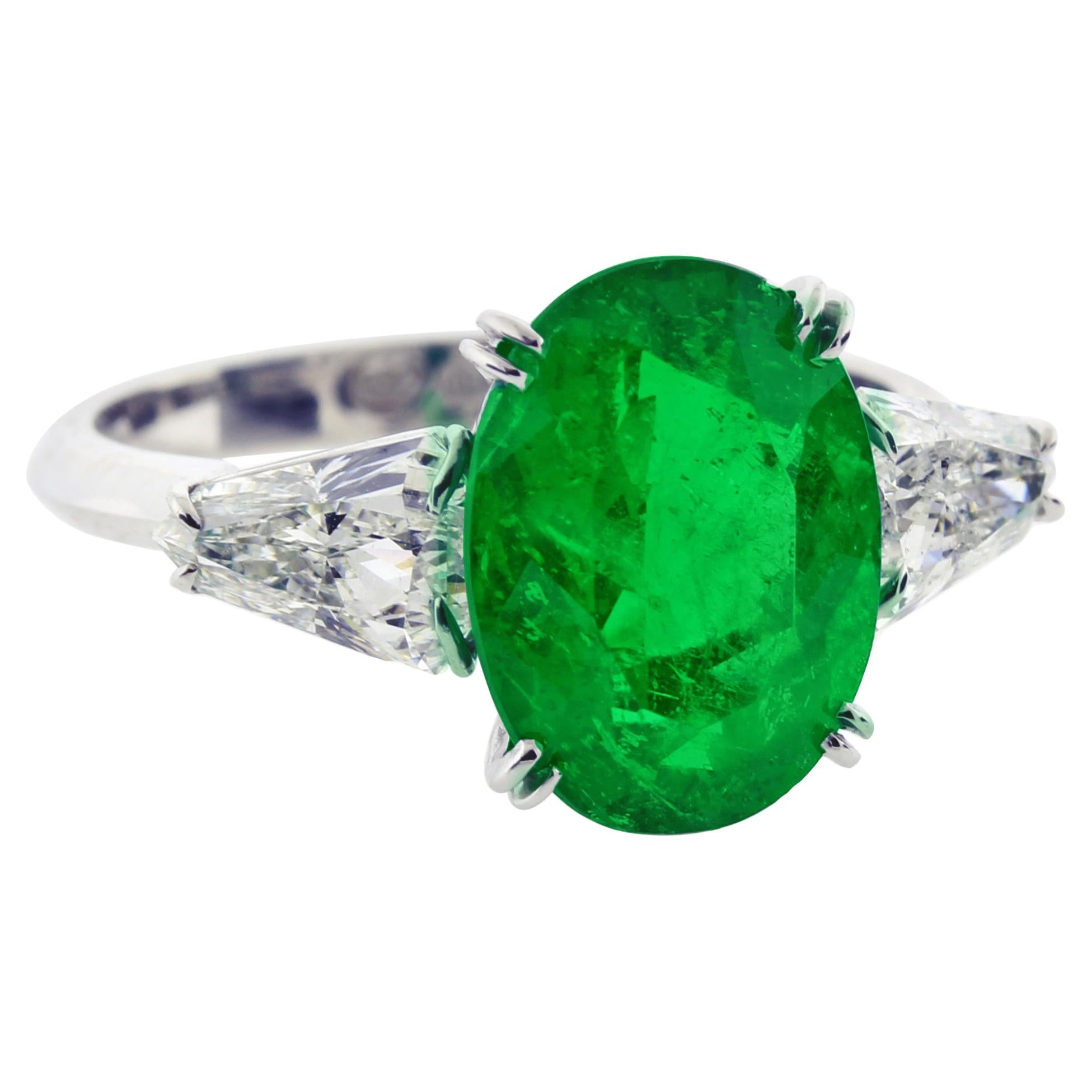 Colombian Emerald and Diamond Ring by Pampillonia For Sale