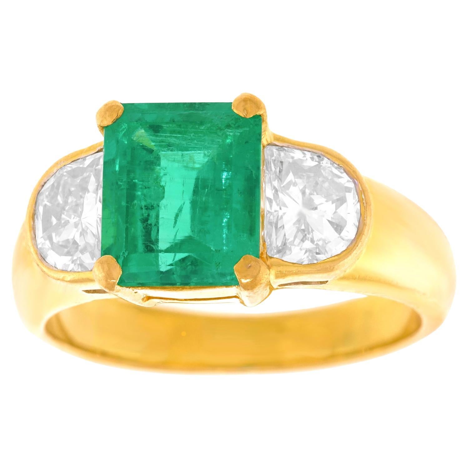 Colombian Emerald and Diamond-Set Gold Ring GIA