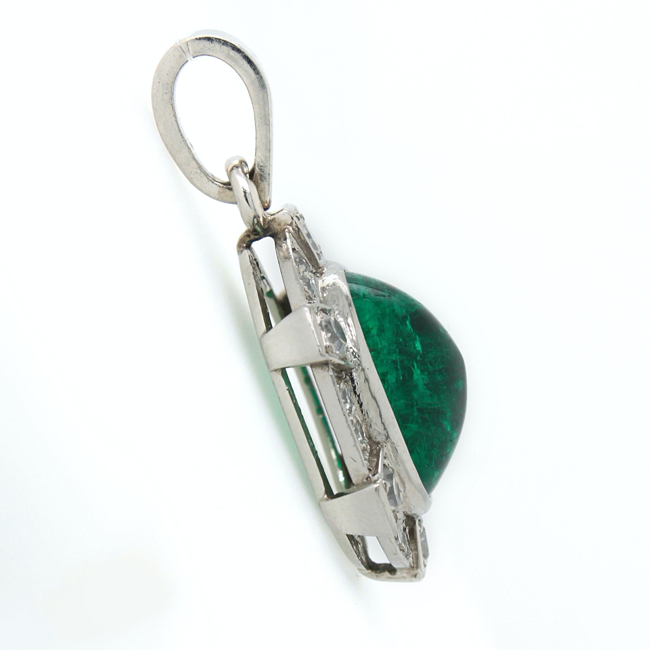 Columbian Emerald Cabochon and Diamond Pendant, France, circa 1920s In Excellent Condition For Sale In Idar-Oberstein, DE