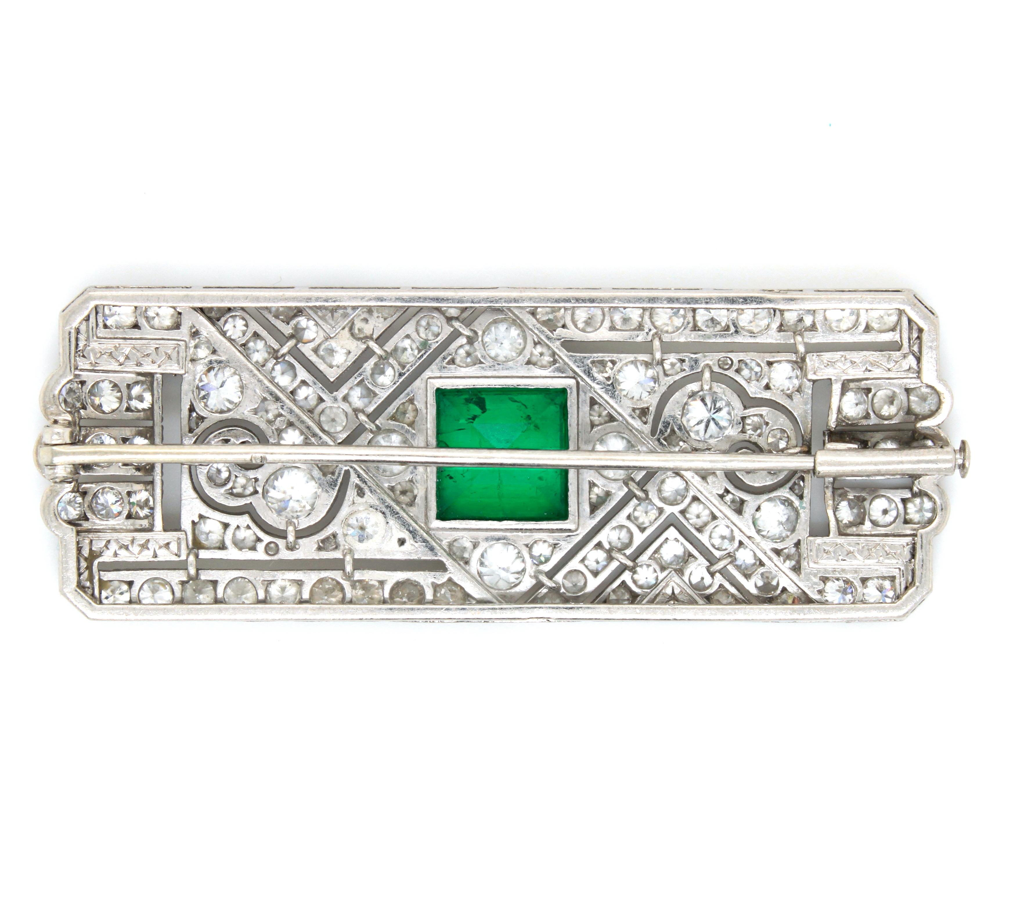 Columbian Emerald, Diamond and Onyx Art Deco Brooch, ca. 1920s For Sale 5