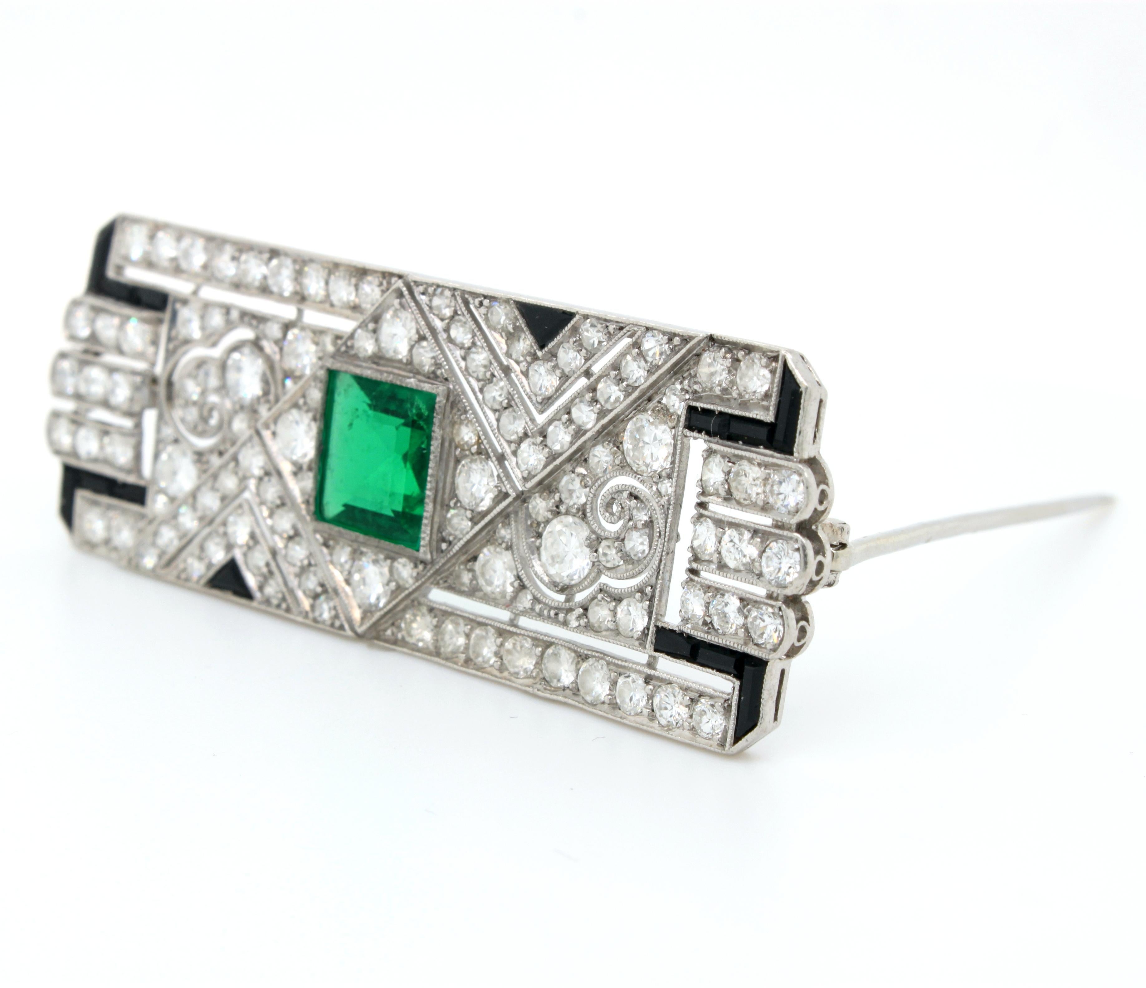 Women's or Men's Columbian Emerald, Diamond and Onyx Art Deco Brooch, ca. 1920s For Sale