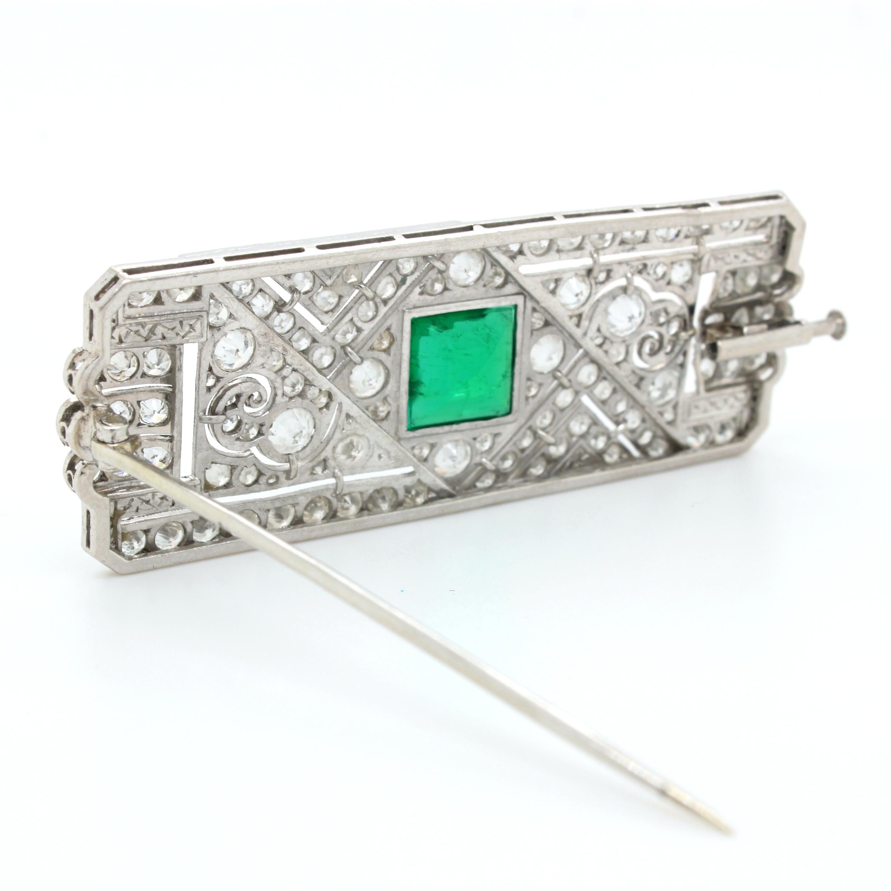 Columbian Emerald, Diamond and Onyx Art Deco Brooch, ca. 1920s For Sale 1