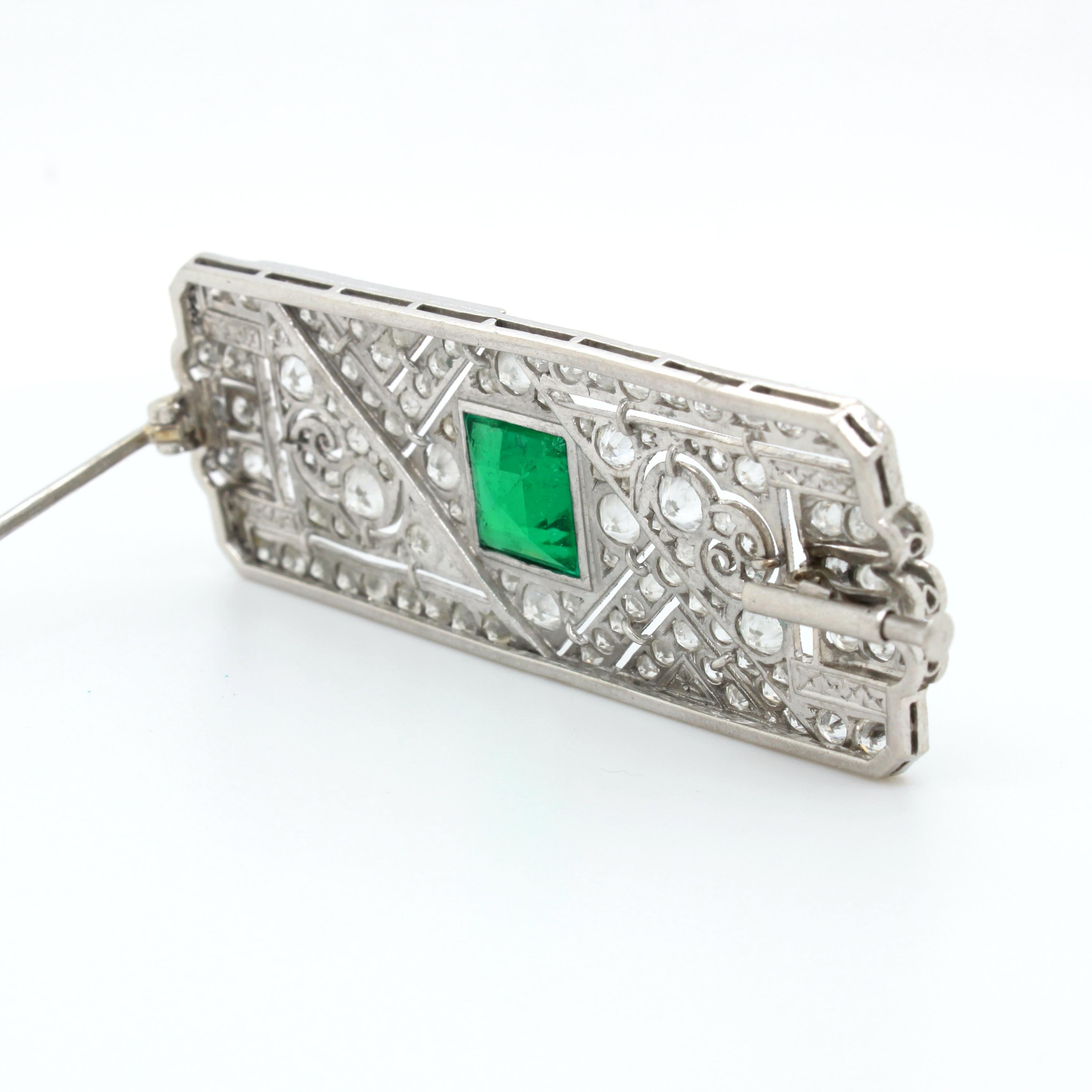 Columbian Emerald, Diamond and Onyx Art Deco Brooch, ca. 1920s For Sale 2