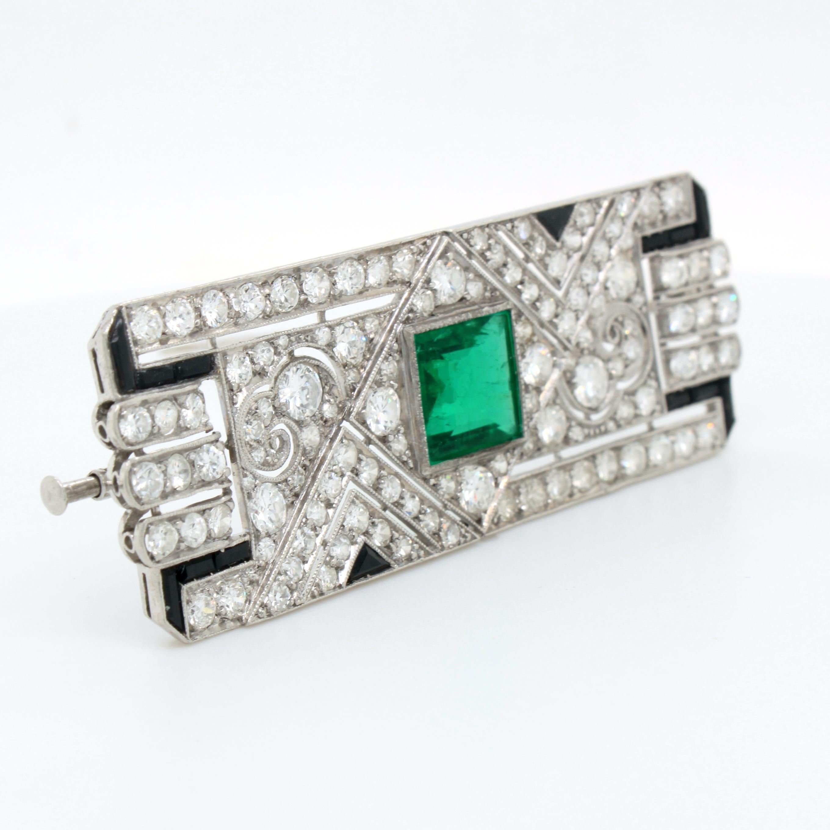 Columbian Emerald, Diamond and Onyx Art Deco Brooch, ca. 1920s For Sale 3