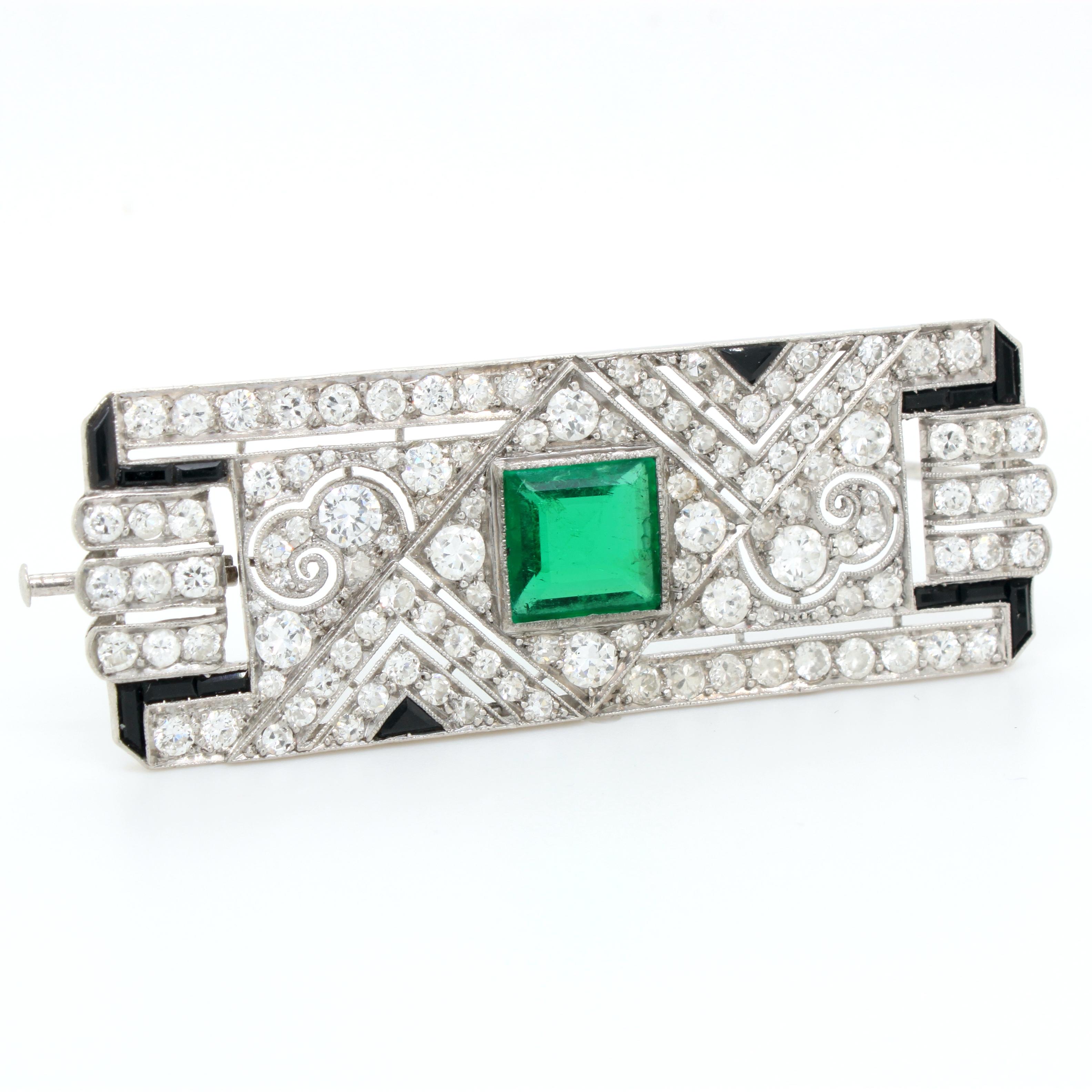 Columbian Emerald, Diamond and Onyx Art Deco Brooch, ca. 1920s For Sale 4