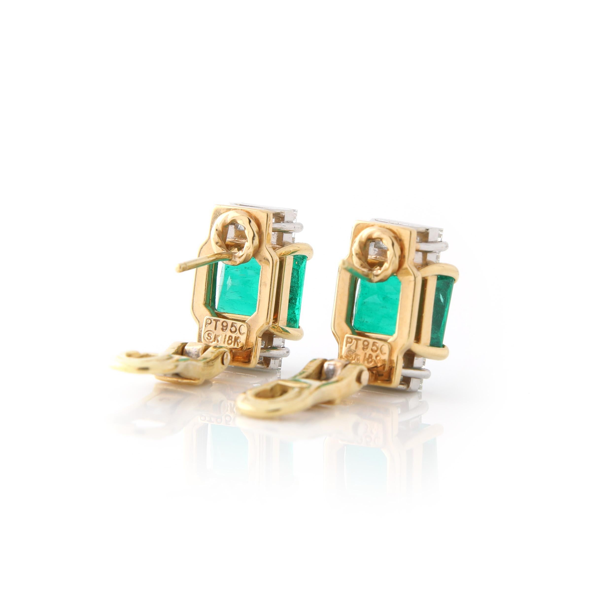Columbian Emerald & Diamond Baguette Earrings In Excellent Condition For Sale In New York, NY
