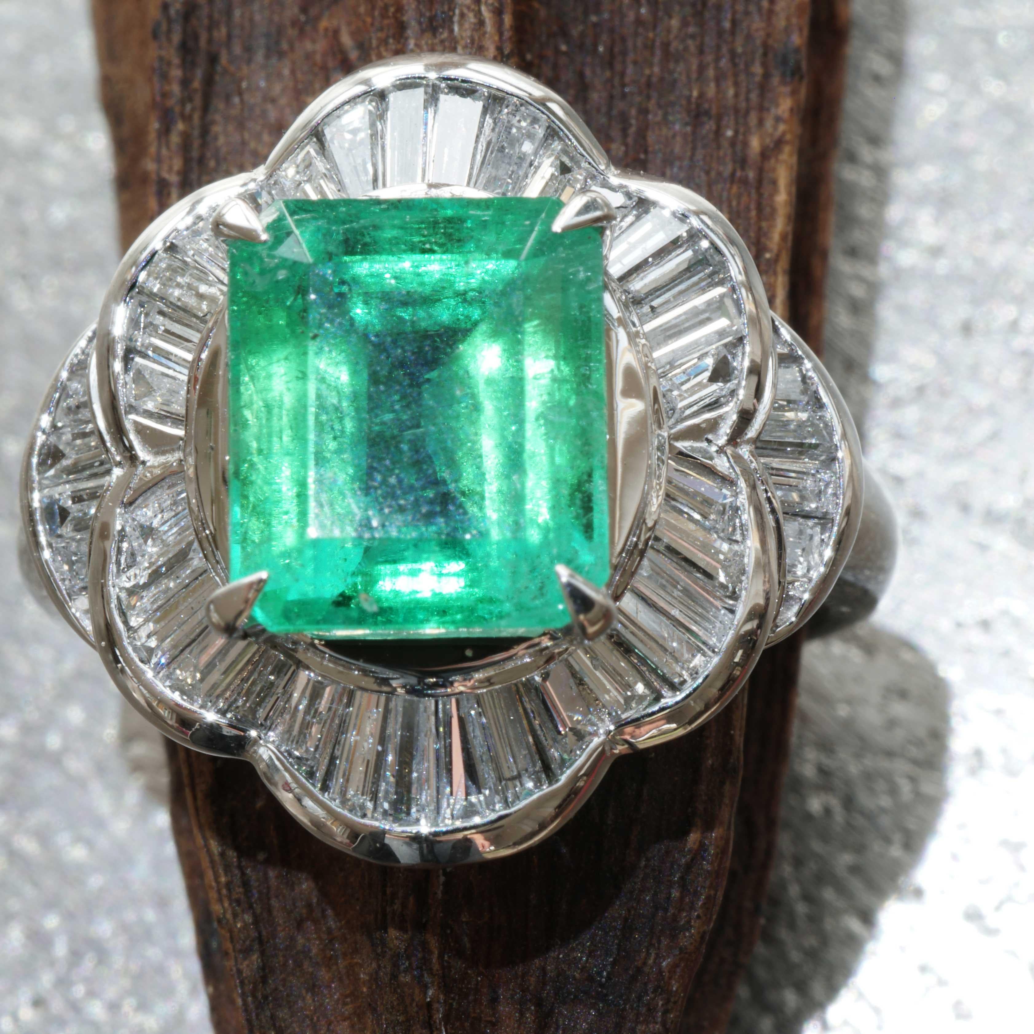 Columbian Emerald Diamond Ring Platinum 3.11 ct 0.85 ct a Gem of the Top Leage For Sale 4