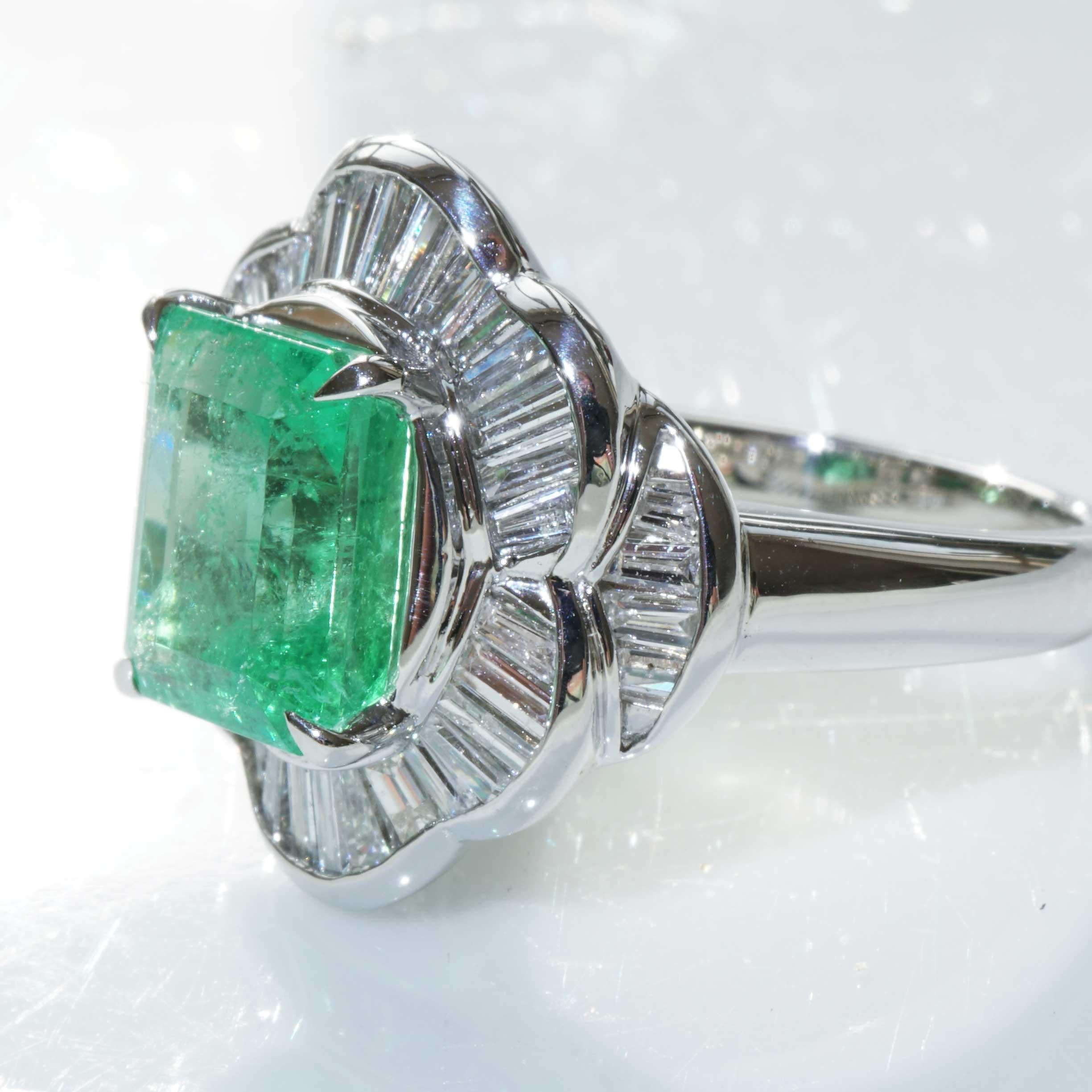 Emerald Cut Columbian Emerald Diamond Ring Platinum 3.11 ct 0.85 ct a Gem of the Top Leage For Sale