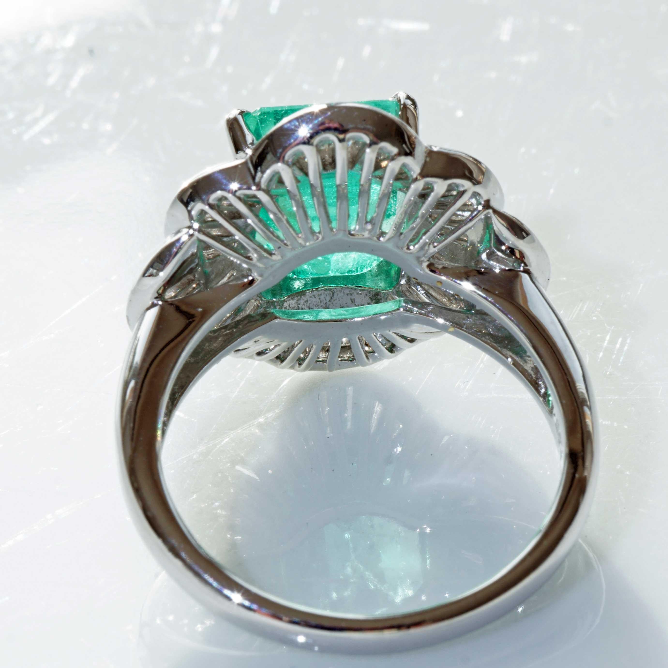 Columbian Emerald Diamond Ring Platinum 3.11 ct 0.85 ct a Gem of the Top Leage In New Condition For Sale In Viena, Viena