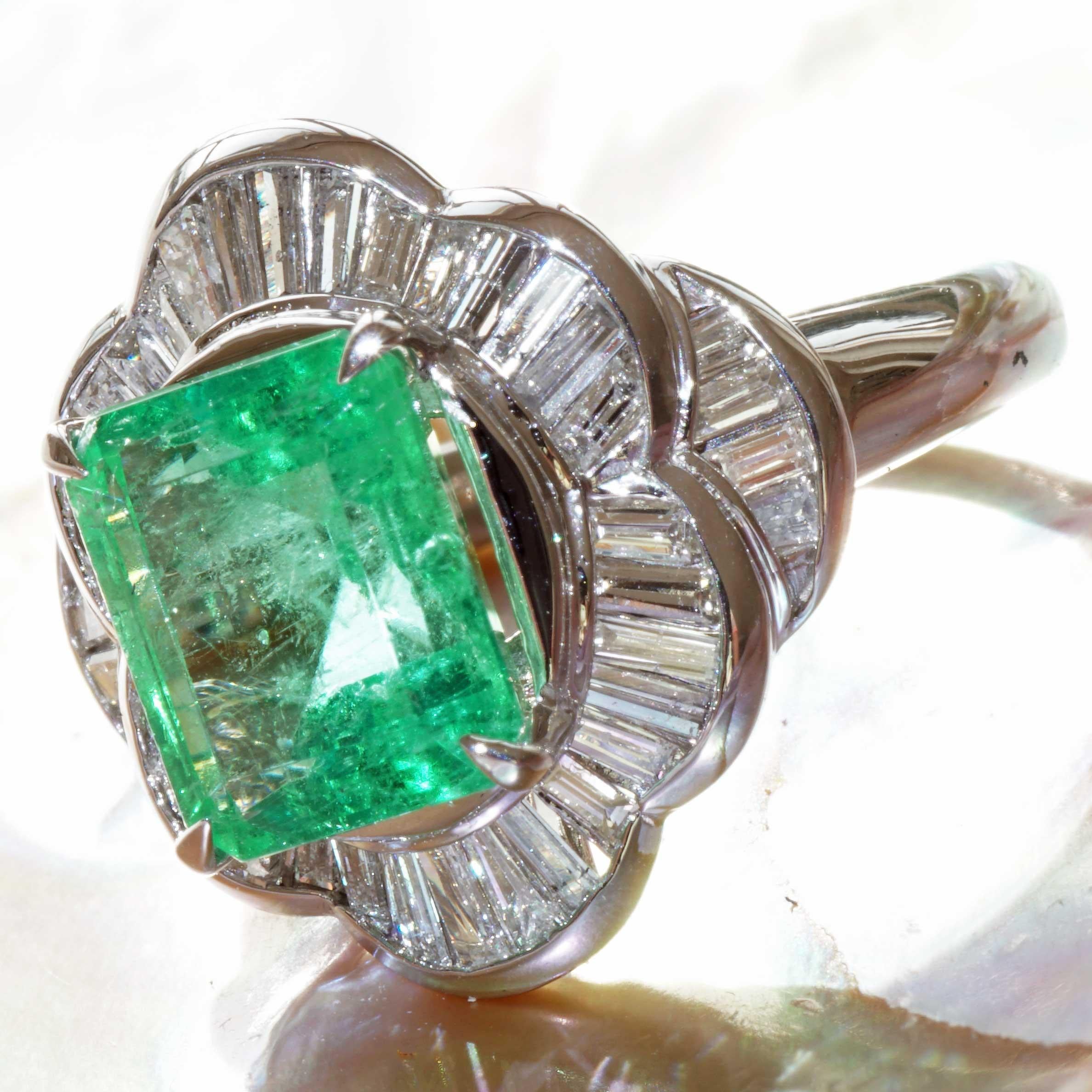 Columbian Emerald Diamond Ring Platinum 3.11 ct 0.85 ct a Gem of the Top Leage For Sale 1